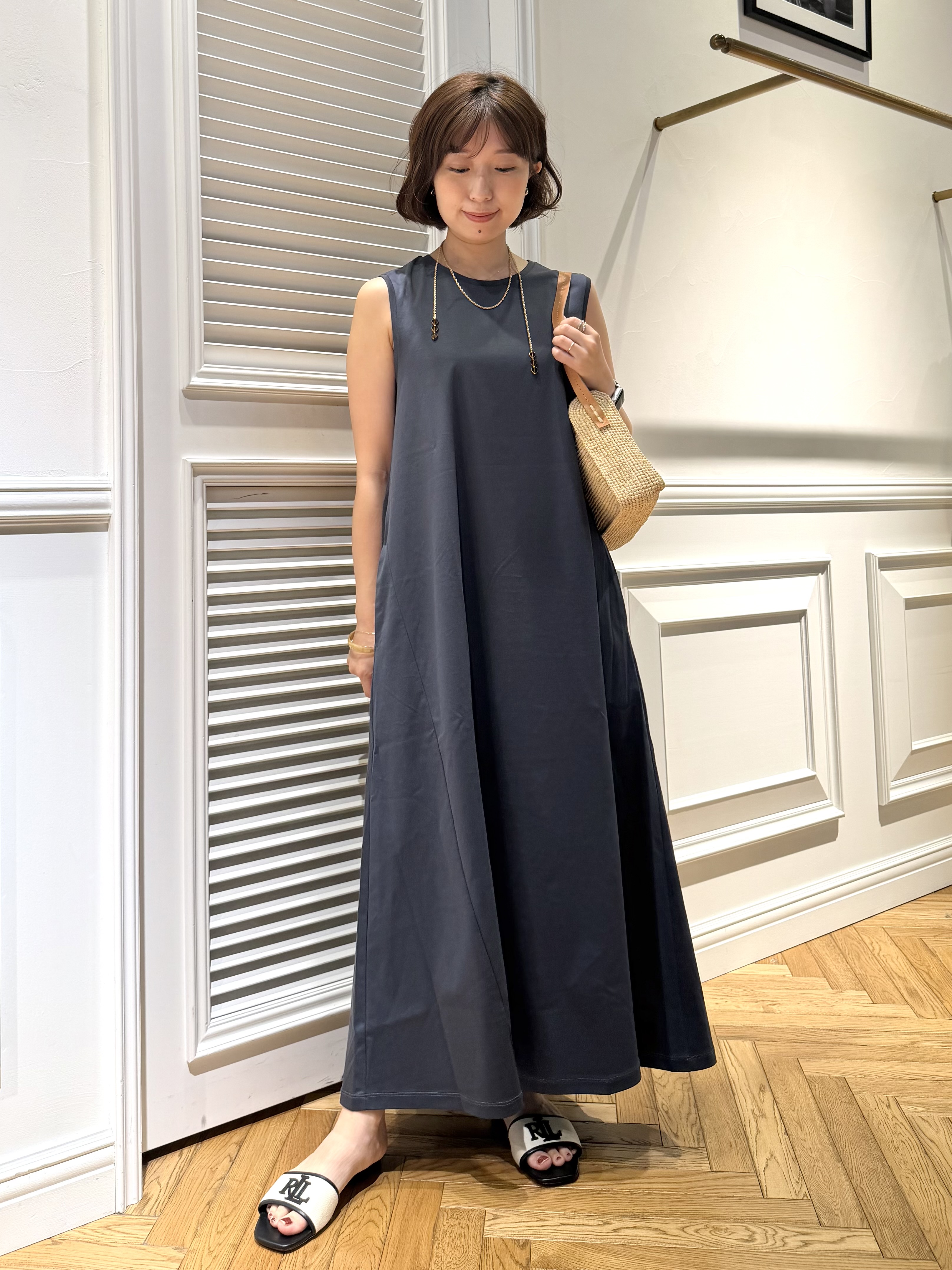つじ まこさんの「DRESSTERIOR｜【接触冷感／抗菌防臭／消臭/ウォッシャブル】アイスクリアコットン フレンチスリーブワンピース」を使ったコーディネート