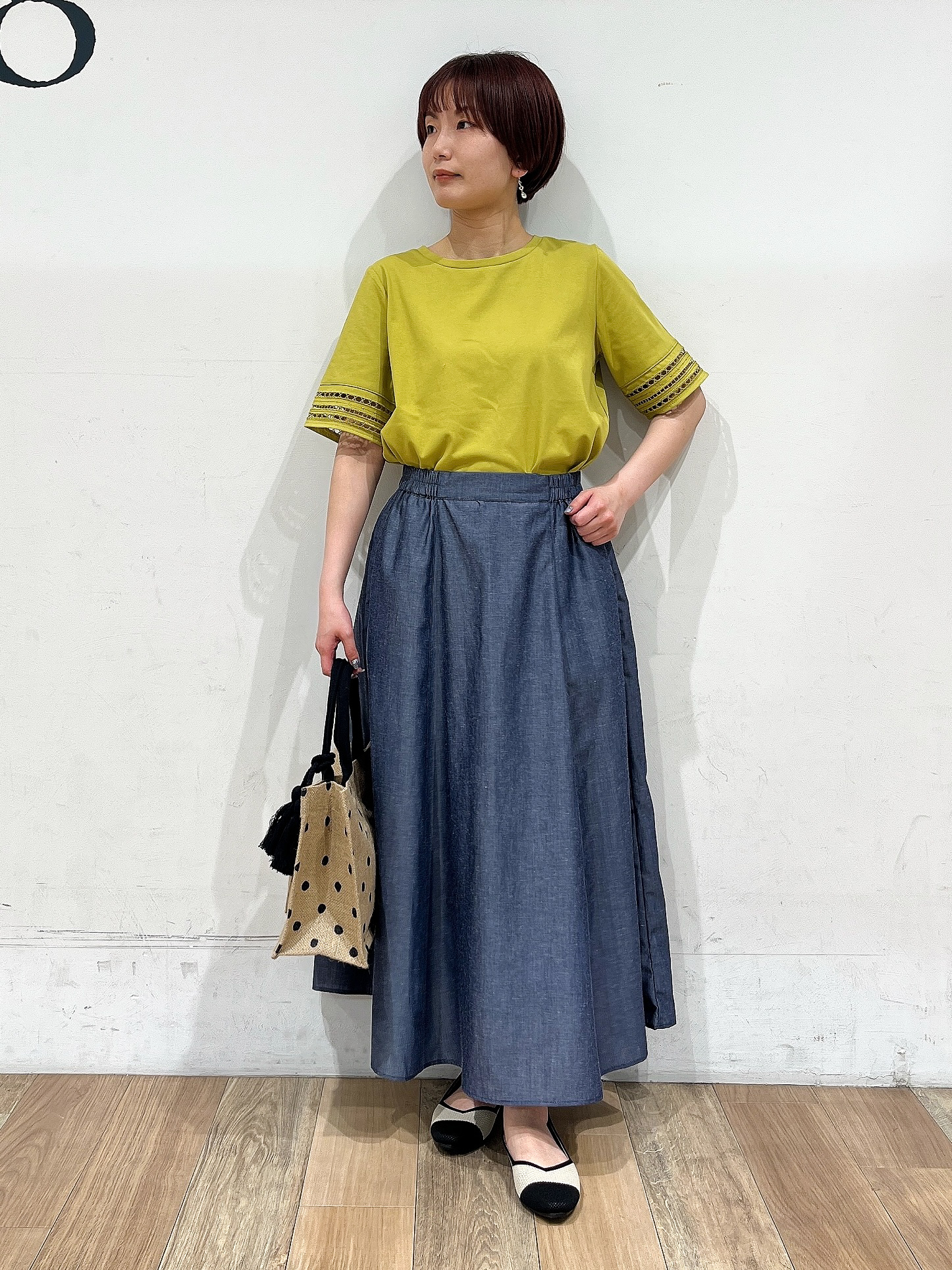 山さんさんの「grove｜【二の腕カバー/UV・ひんやり】袖口透かし刺繍Tシャツ」を使ったコーディネート