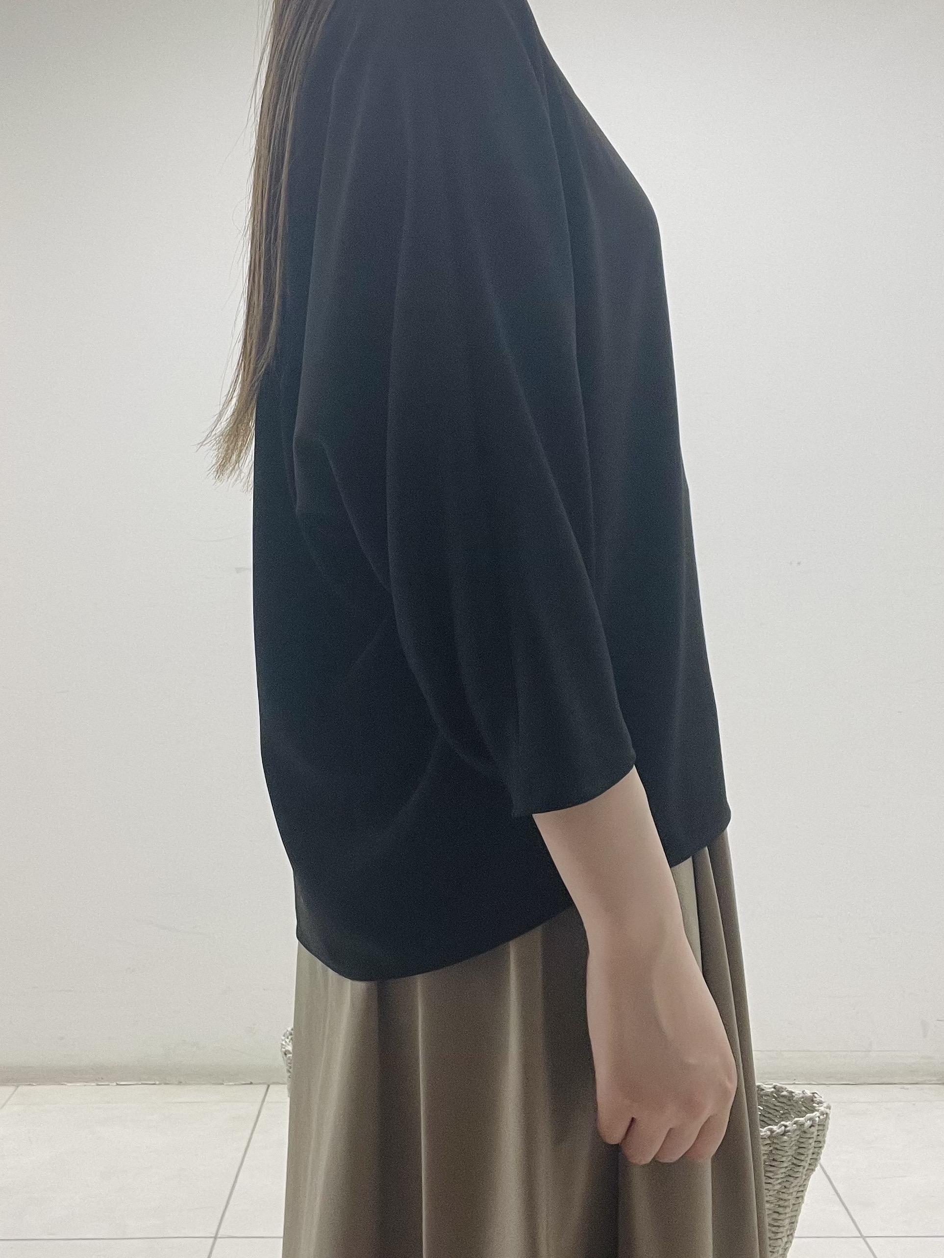 mさんの「INDIVI｜【さらに軽く軽快！／着る日傘】ドルマントップス」を使ったコーディネート