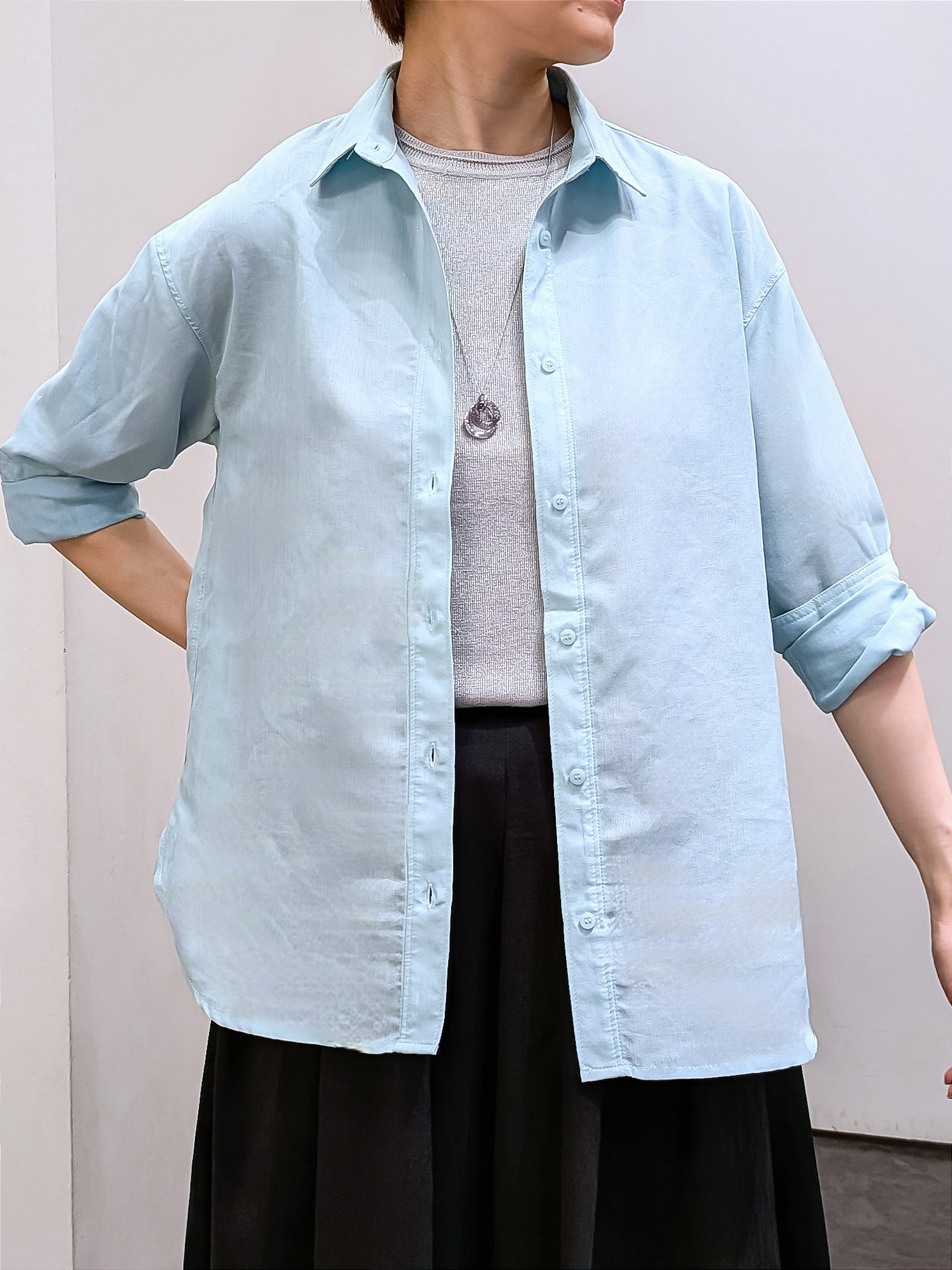 やまちゃんさんの「grove｜【洗濯機OK・ひんやり】朝晩の気温差に◎軽やかシアーシャツ」を使ったコーディネート