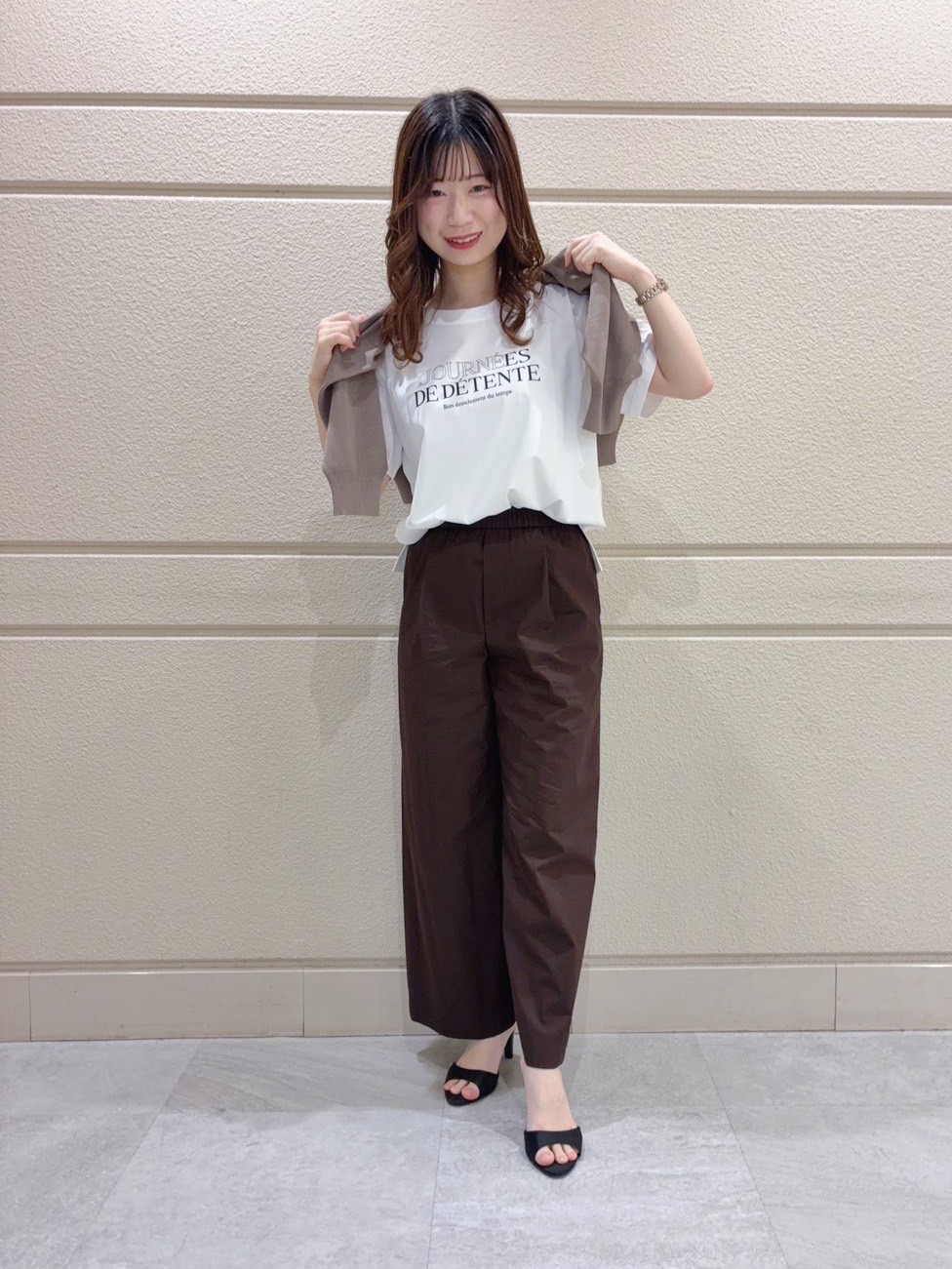 ユナさんの「UNTITLED｜【古畑星夏さん着用/ロゴ/プリント】グラフィックTシャツ」を使ったコーディネート