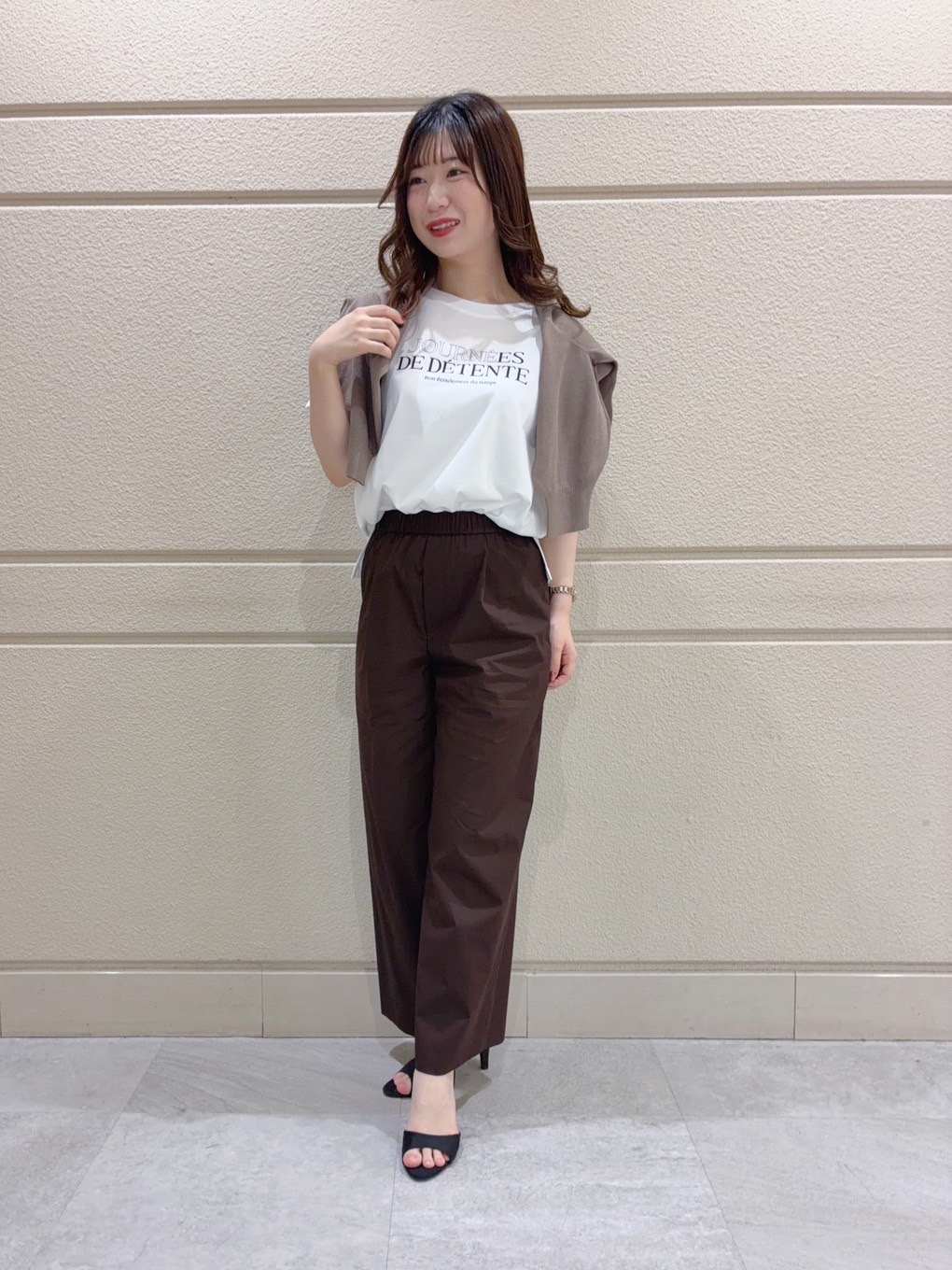 ユナさんの「UNTITLED｜【古畑星夏さん着用/ロゴ/プリント】グラフィックTシャツ」を使ったコーディネート
