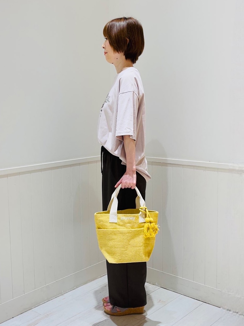 あきさんの「SHOO･LA･RUE｜【ひんやり/S-LL/洗濯機可】選べる3柄 ヴィンテージ風こなれアソートTシャツ」を使ったコーディネート