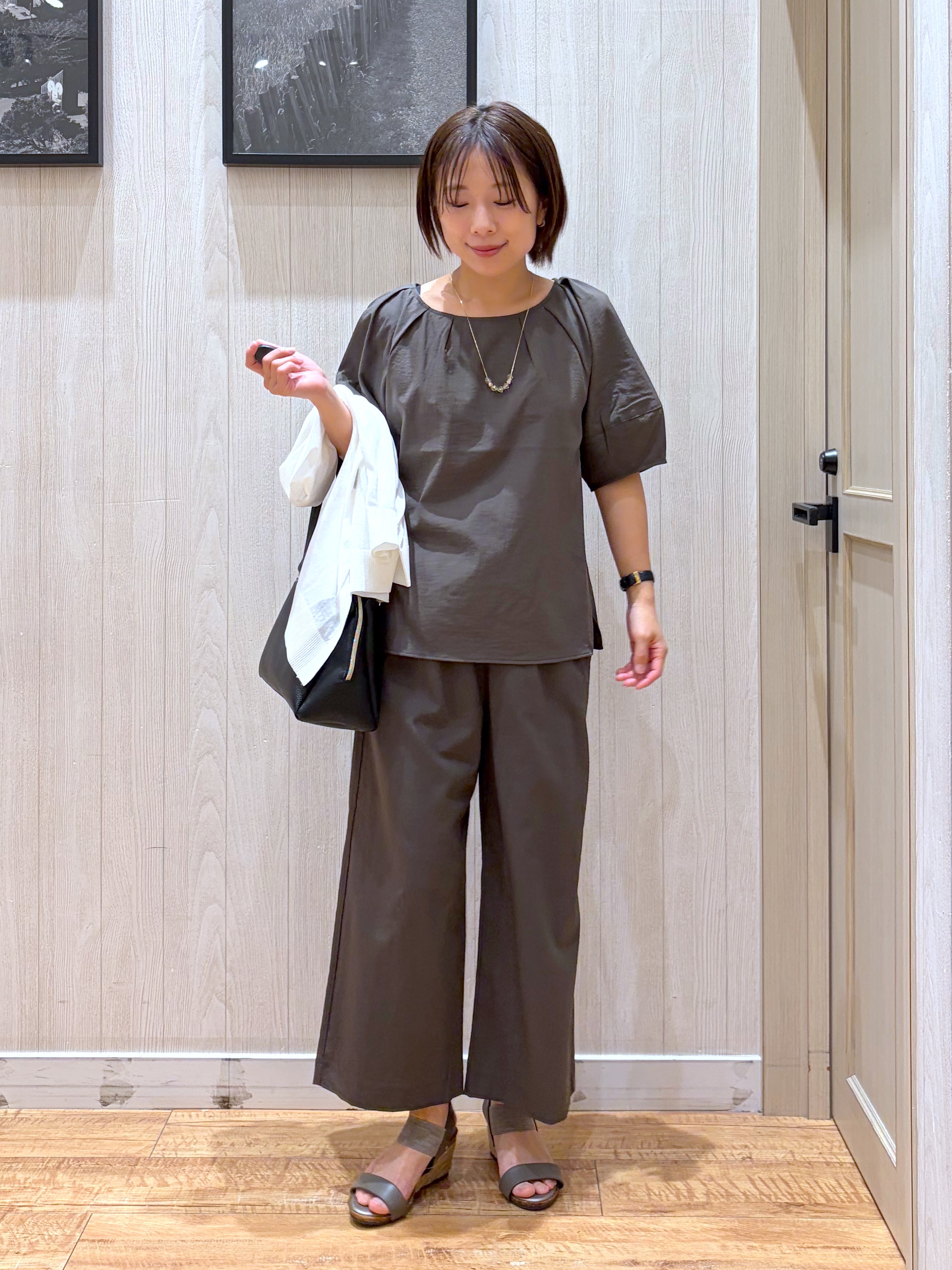 shirayuuuさんの「SHOO･LA･RUE｜【ひんやり/洗濯機可/S-LL】オンにもオフにも マルチに使えるボタンレスカーディガン」を使ったコーディネート