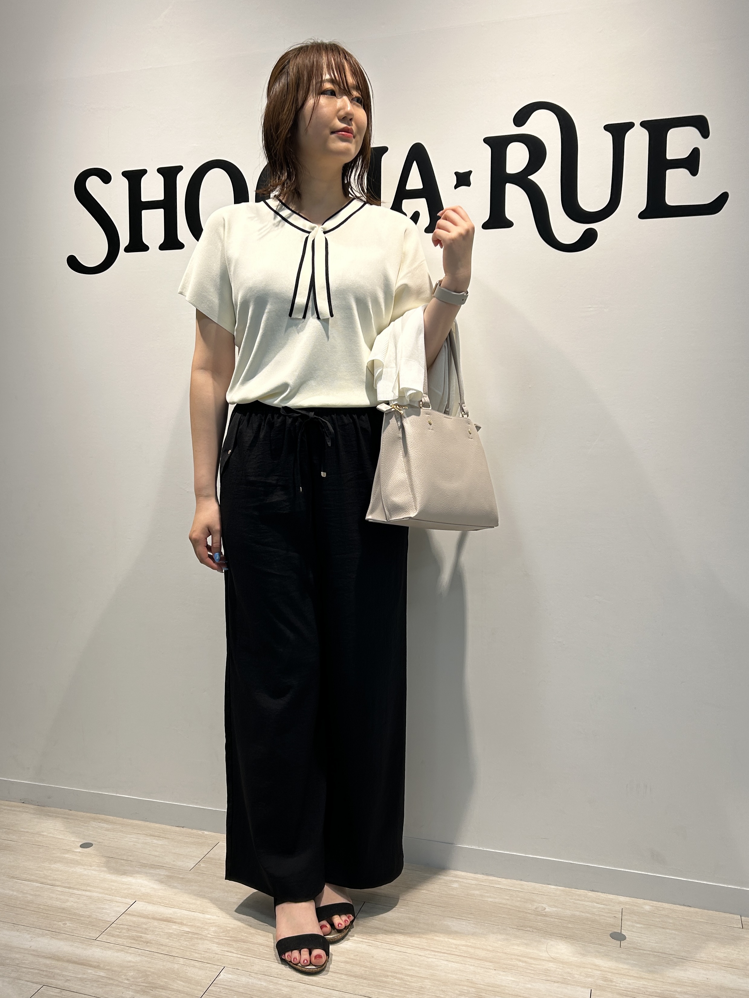 akariさんの「SHOO･LA･RUE｜【ひんやり/洗濯機可/S-LL】オンにもオフにも マルチに使えるボタンレスカーディガン」を使ったコーディネート