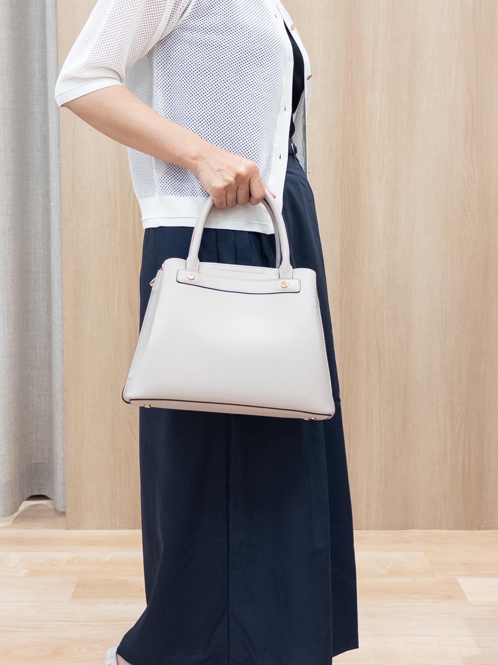 シュウコさんの「grove｜【貴島明日香さん着用・洗える】透けない、大人のメッシュカーディガン」を使ったコーディネート