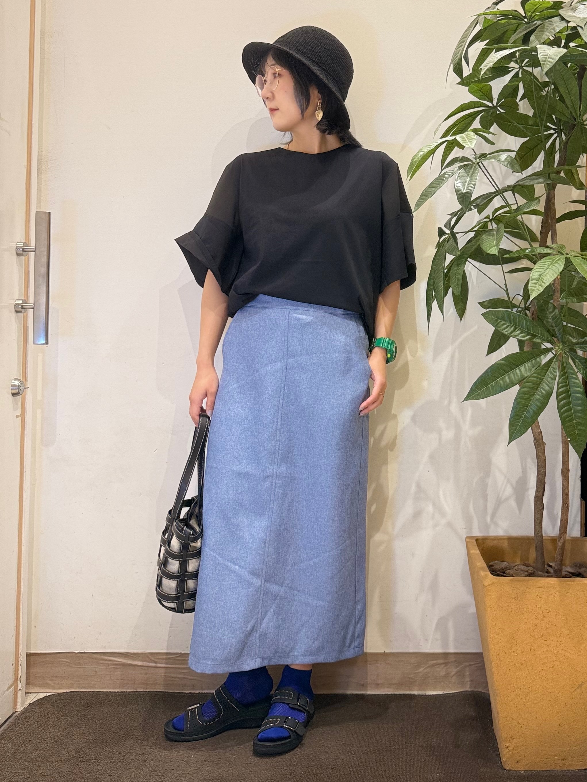 misakiさんの「SHOO･LA･RUE｜【ひんやり/S-LL/体型カバー】フレアスリーブで二の腕を自然にカバー 浅VネックTシャツ」を使ったコーディネート