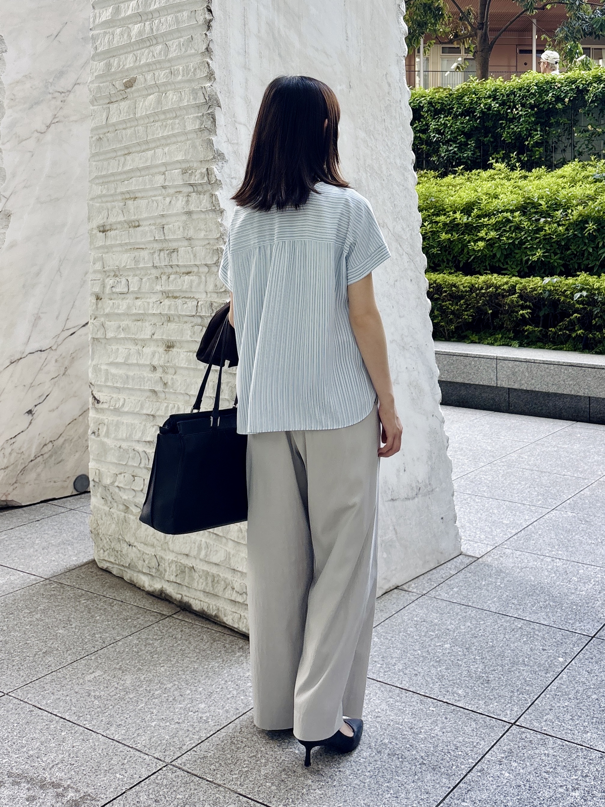 Yoshimiさんの「INDIVI｜【褒められパンツ／洗える／ウエストゴム】ワイドタックパンツ」を使ったコーディネート