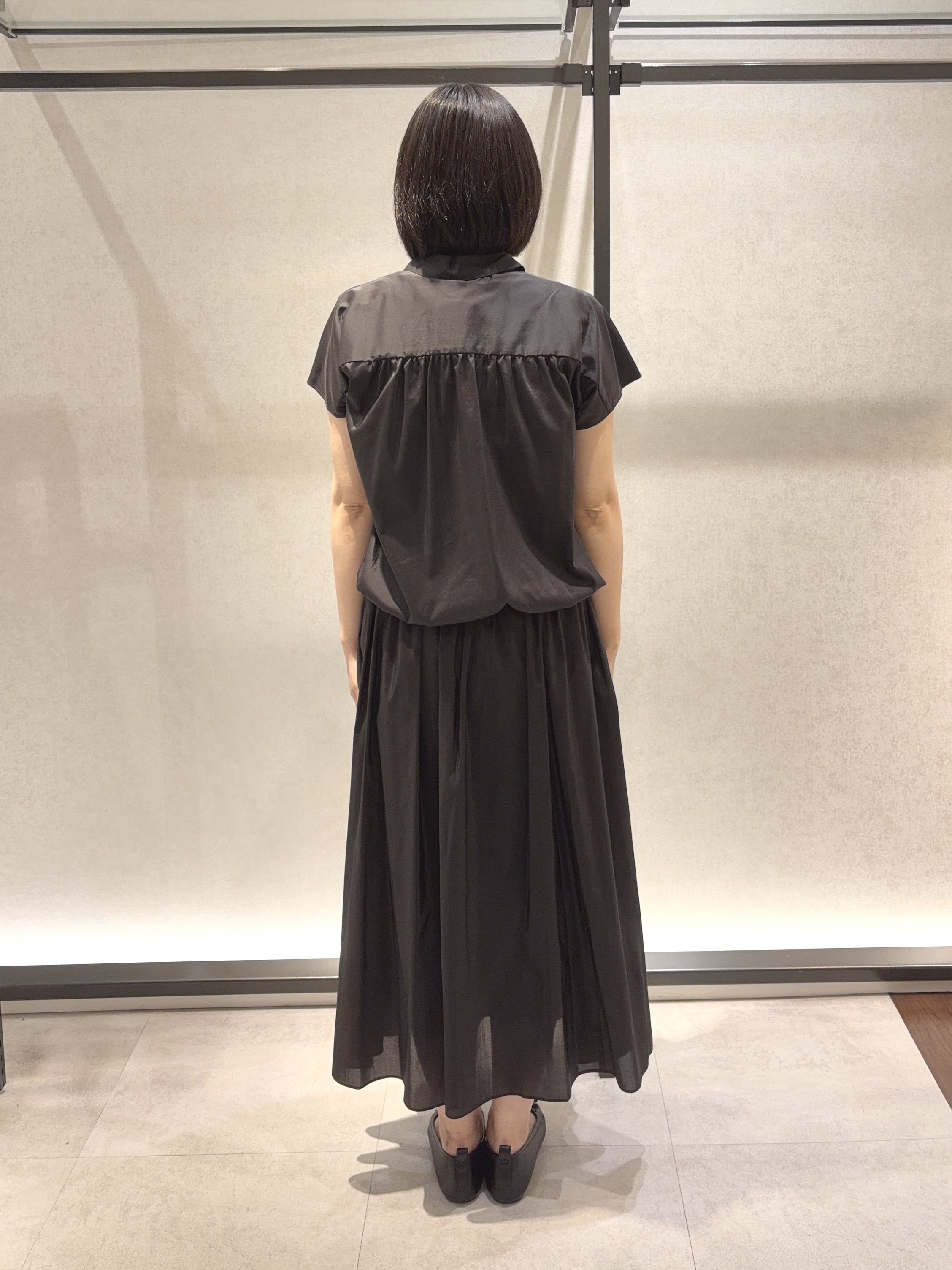 わたなべさんの「UNTITLED｜【洗える/日除け・冷房対策に】ハイゲージクルーネックカーディガン」を使ったコーディネート