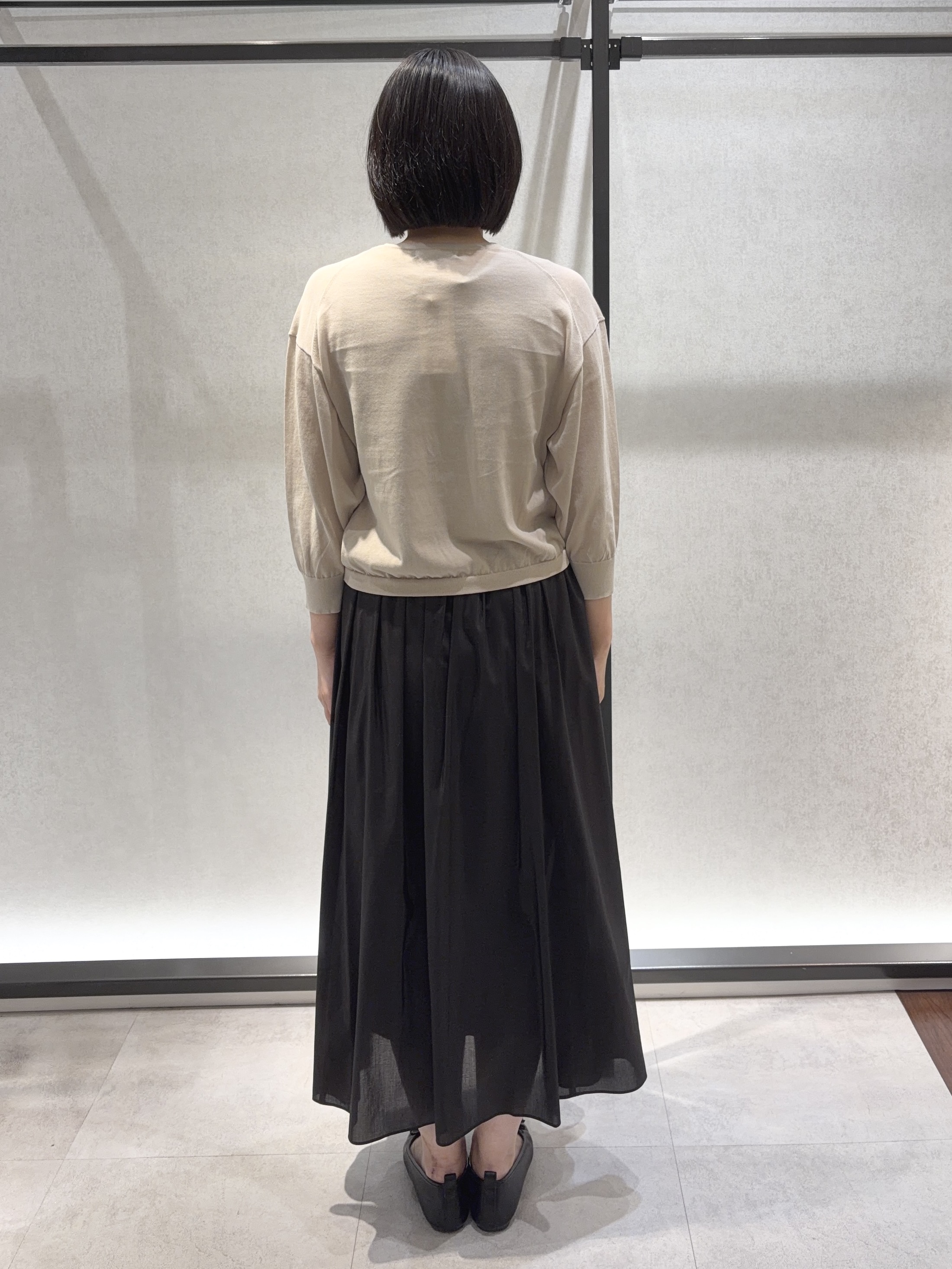 わたなべさんの「UNTITLED｜【洗える/日除け・冷房対策に】ハイゲージクルーネックカーディガン」を使ったコーディネート