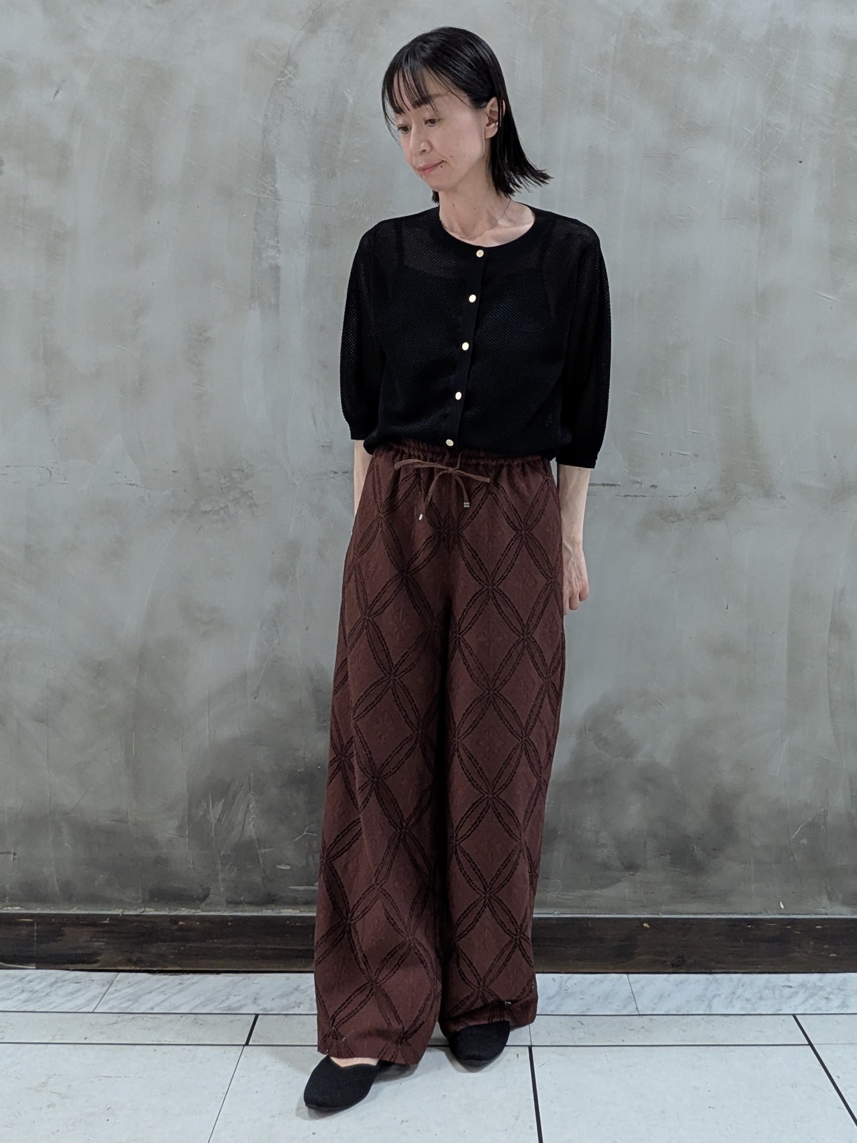 shioさんの「grove｜【貴島明日香さん着用・洗える】透けない、大人のメッシュカーディガン」を使ったコーディネート