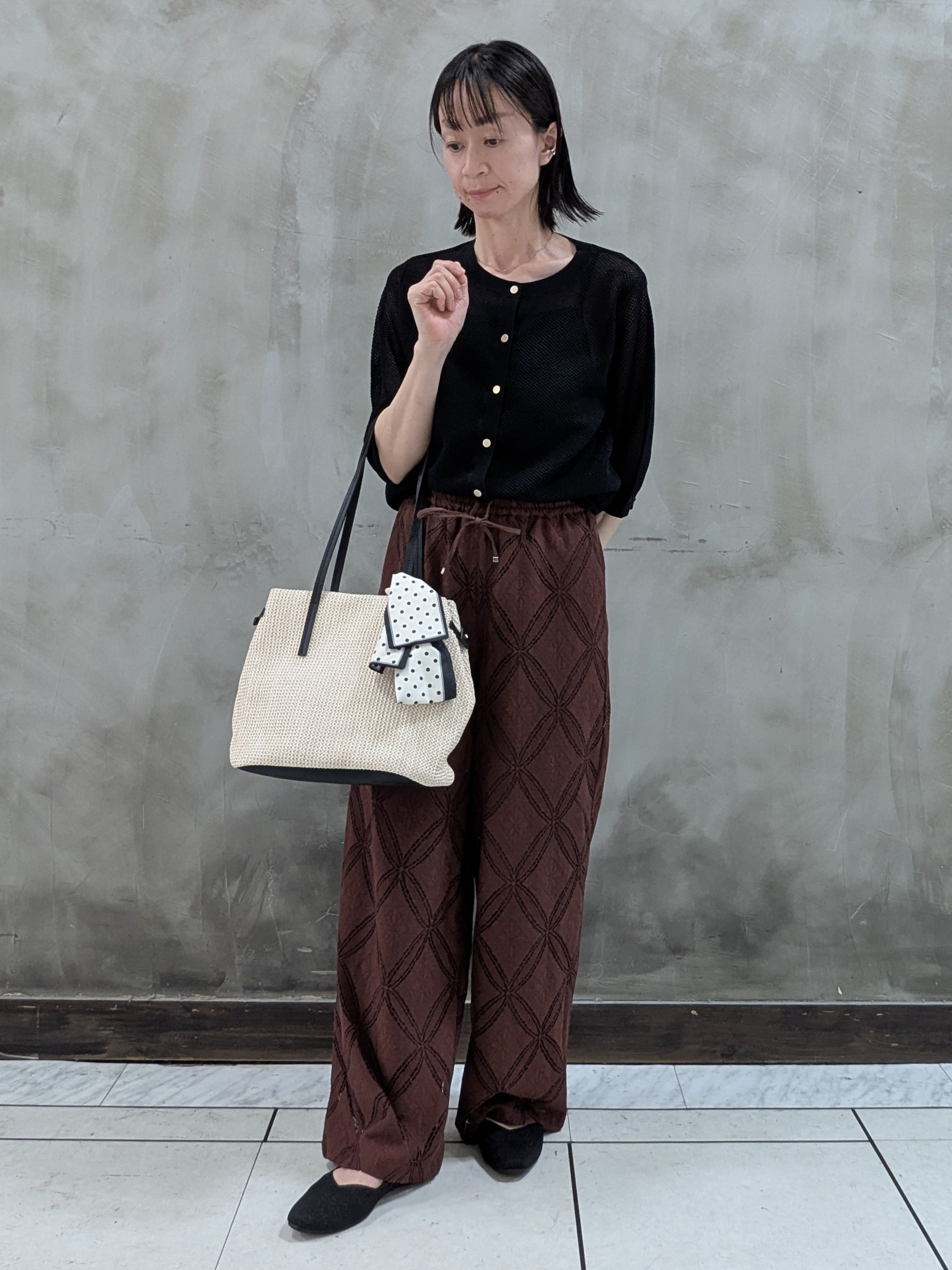 shioさんの「grove｜【貴島明日香さん着用・洗える】透けない、大人のメッシュカーディガン」を使ったコーディネート