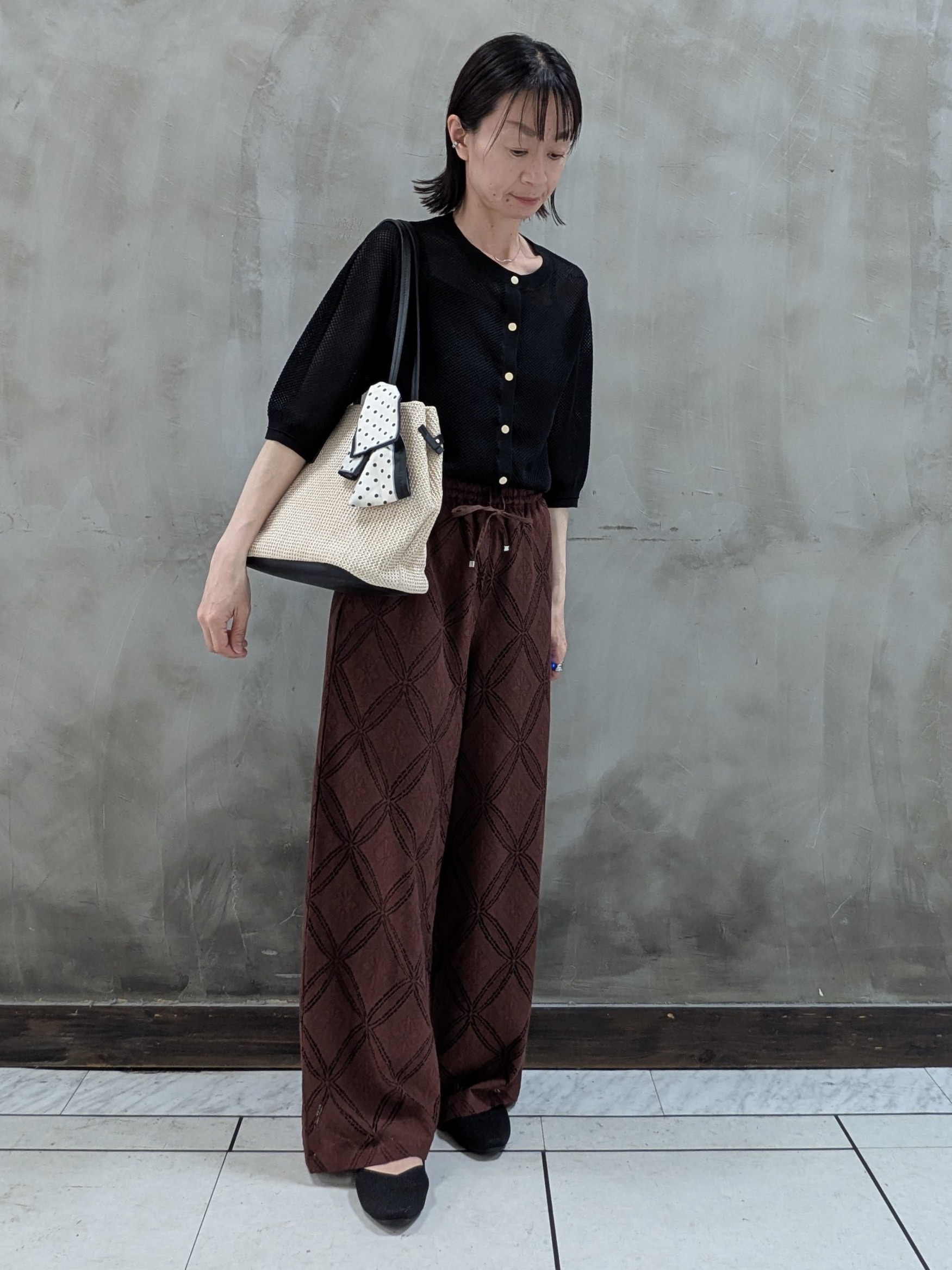 shioさんの「grove｜【貴島明日香さん着用・洗える】透けない、大人のメッシュカーディガン」を使ったコーディネート