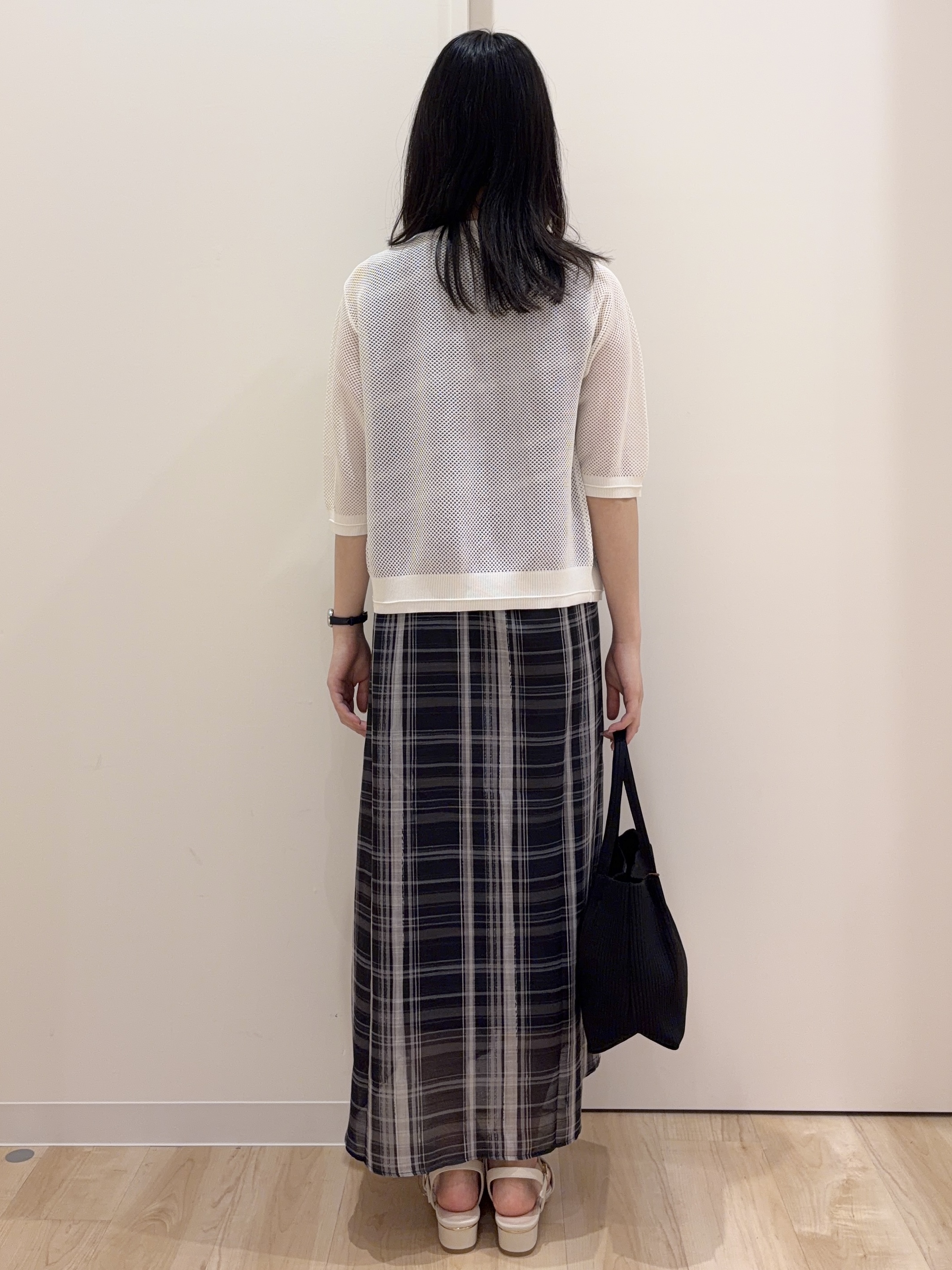 ayaneさんの「grove｜【貴島明日香さん着用・洗える】透けない、大人のメッシュカーディガン」を使ったコーディネート