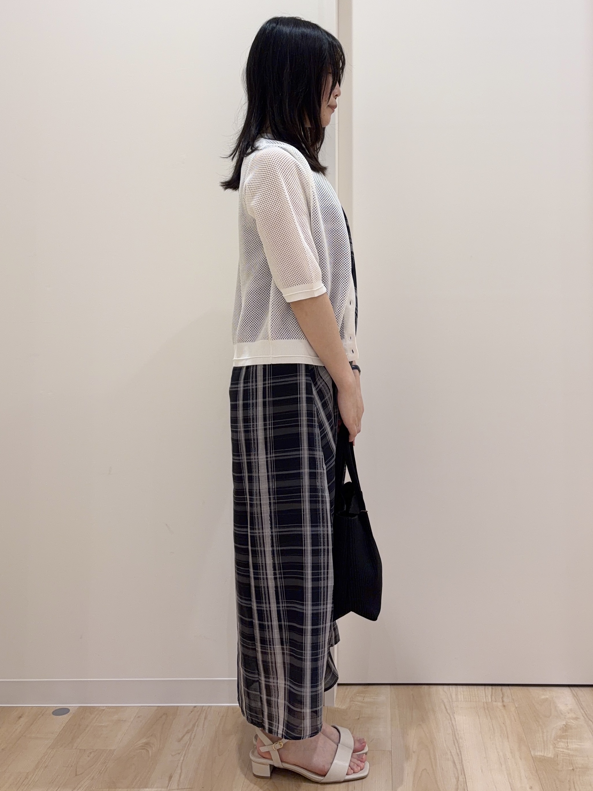 ayaneさんの「grove｜【貴島明日香さん着用・洗える】透けない、大人のメッシュカーディガン」を使ったコーディネート