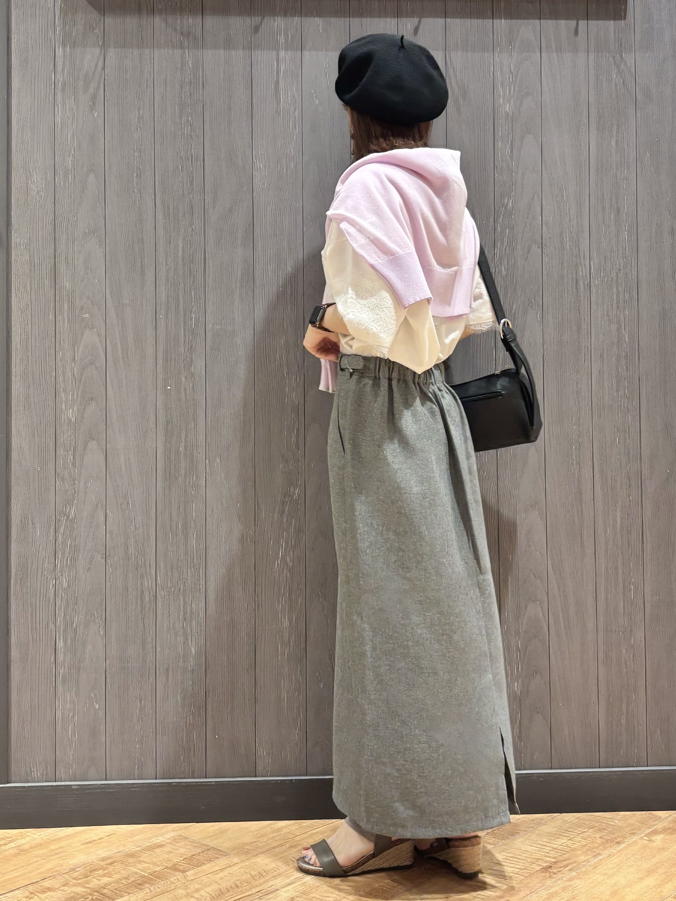 meiさんの「SHOO･LA･RUE｜【ひんやり/洗濯機可】レースデザインでこなれ見え ロゴプリントTシャツ」を使ったコーディネート