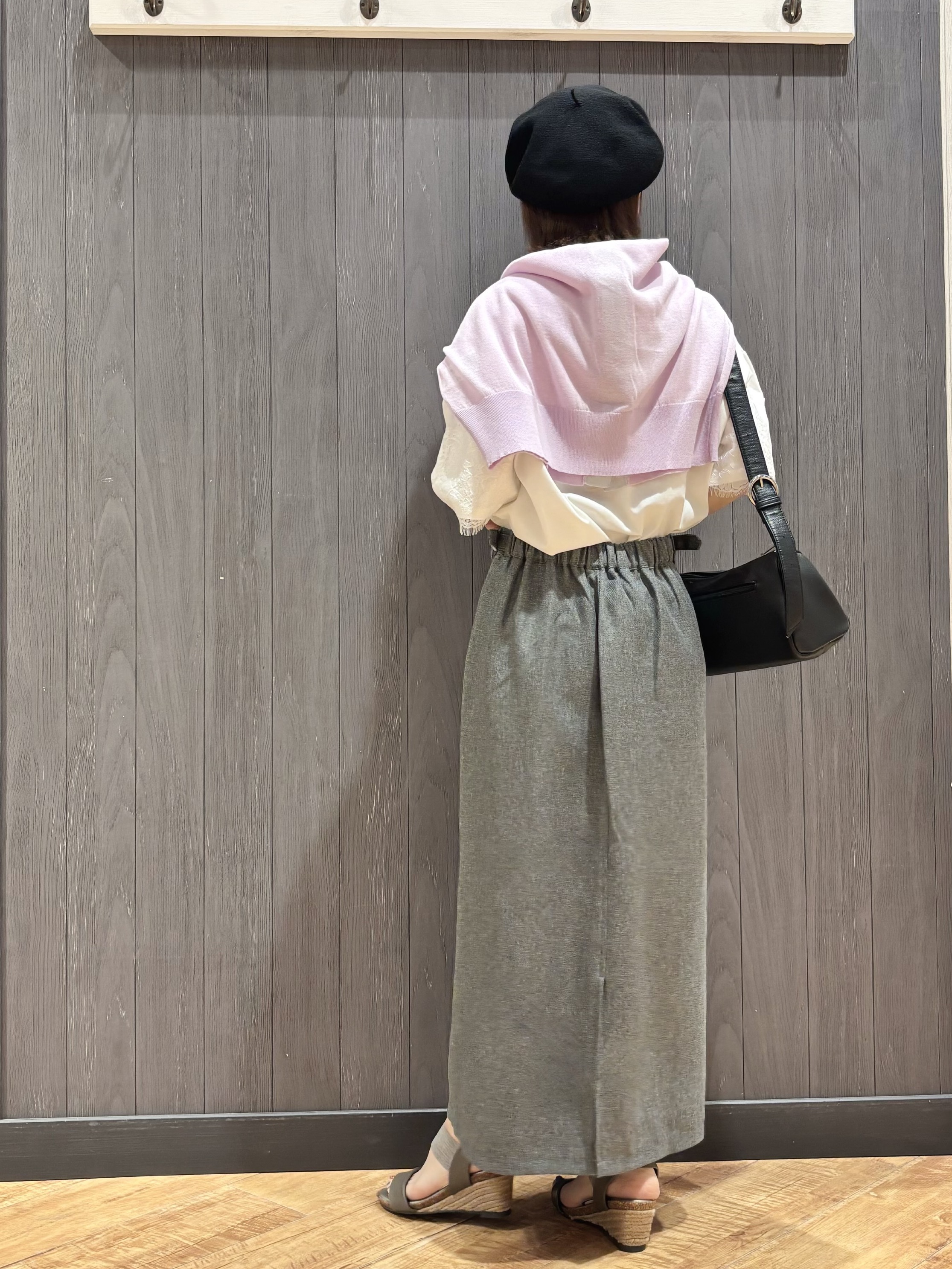 meiさんの「SHOO･LA･RUE｜【ひんやり/洗濯機可】レースデザインでこなれ見え ロゴプリントTシャツ」を使ったコーディネート