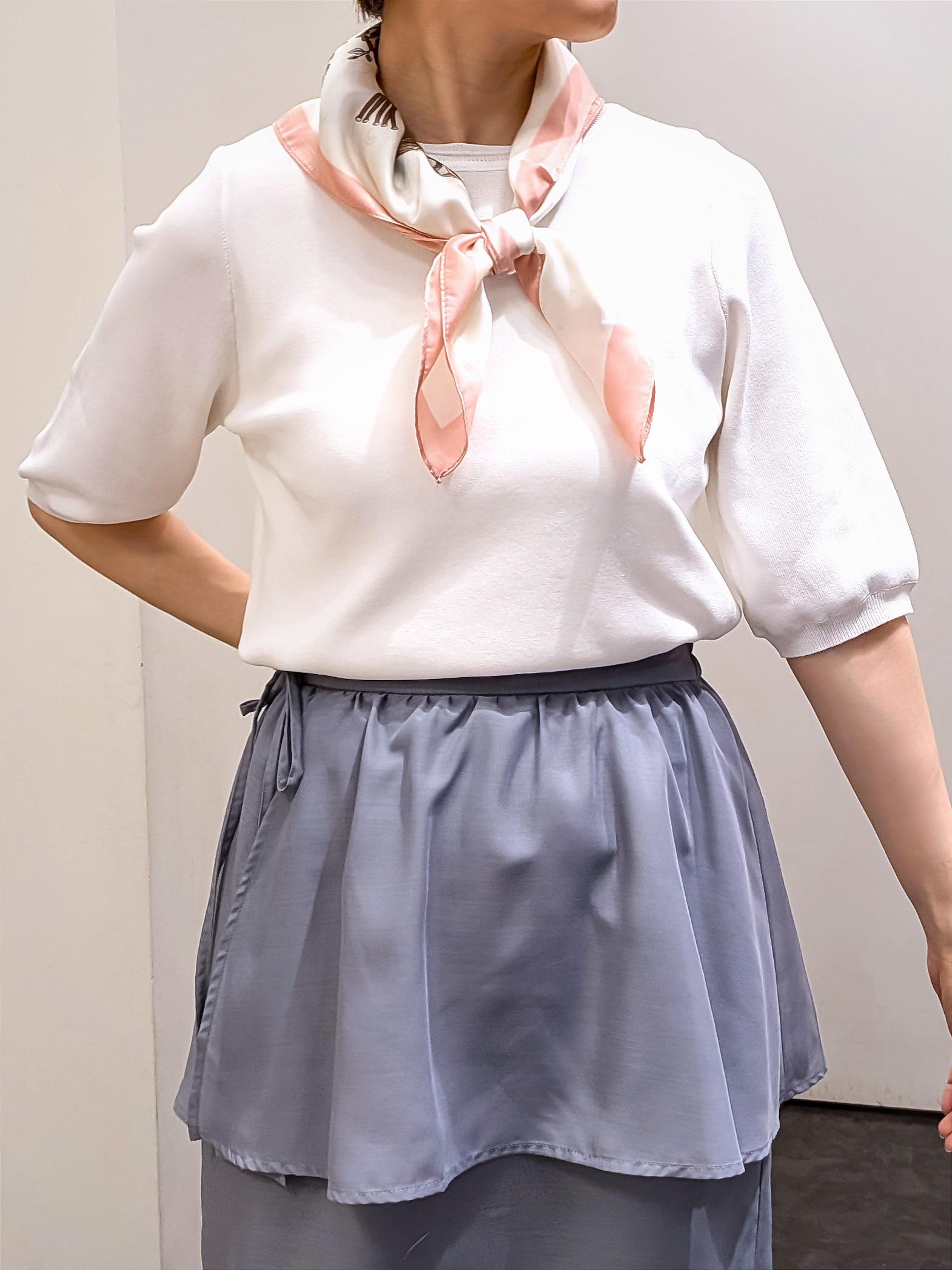 やまちゃんさんの「grove｜【シリーズ累計36万枚/UVカット・ひんやり・洗濯機OK】やわらかドライタッチ 五分袖クルーネックニ」を使ったコーディネート