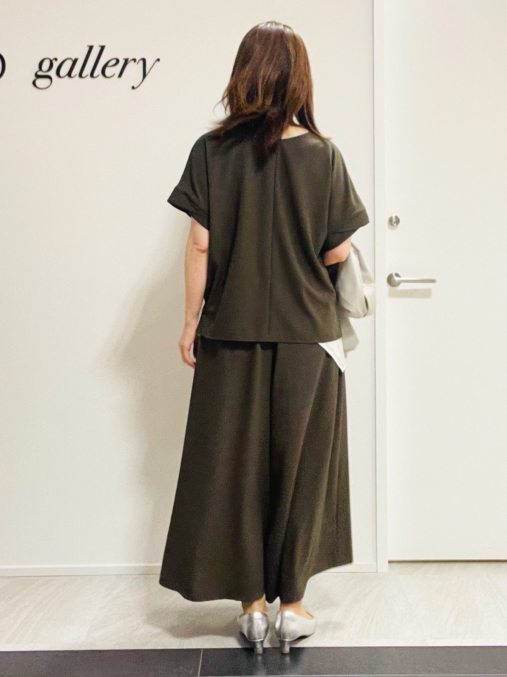 めいさんの「UNTITLED｜【前後2WAY/はっ水/セットアップ可】リラクシーフレンチスリーブブラウス」を使ったコーディネート
