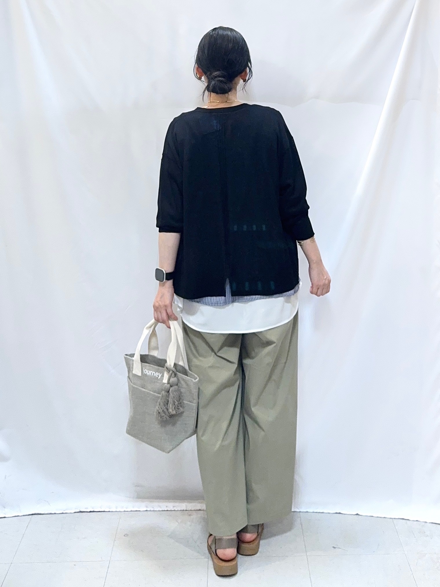 𝐇𝐢𝐫𝐨𝐦𝐢さんの「SHOO･LA･RUE｜【ひんやり/洗濯機可/S-LL】オンにもオフにも マルチに使えるボタンレスカーディガン」を使ったコーディネート