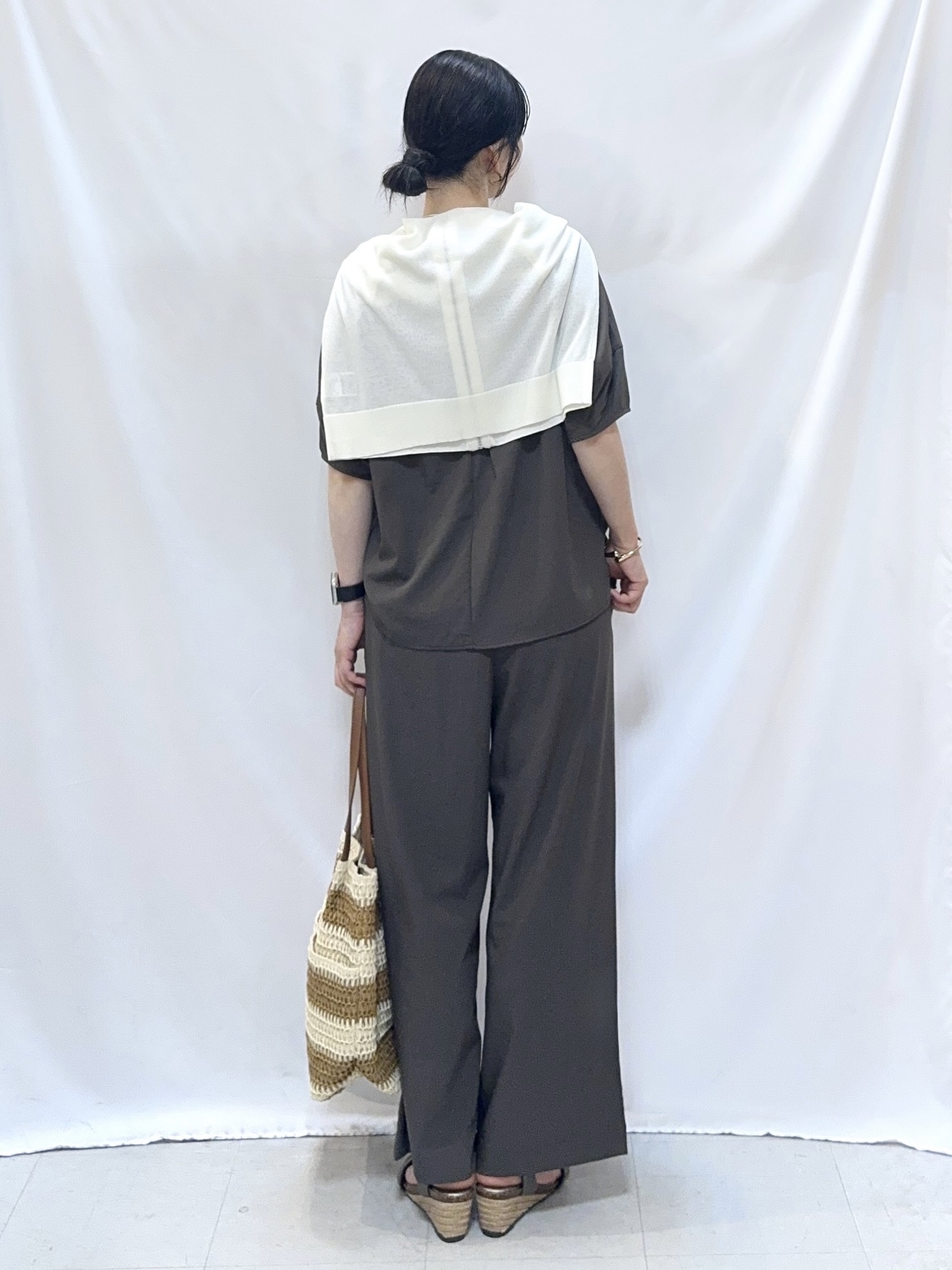 𝐇𝐢𝐫𝐨𝐦𝐢さんの「SHOO･LA･RUE｜【ひんやり/洗濯機可/S-LL】程よいVネックですっきり魅せる ジップアップ 7分袖シアーカーディガ」を使ったコーディネート