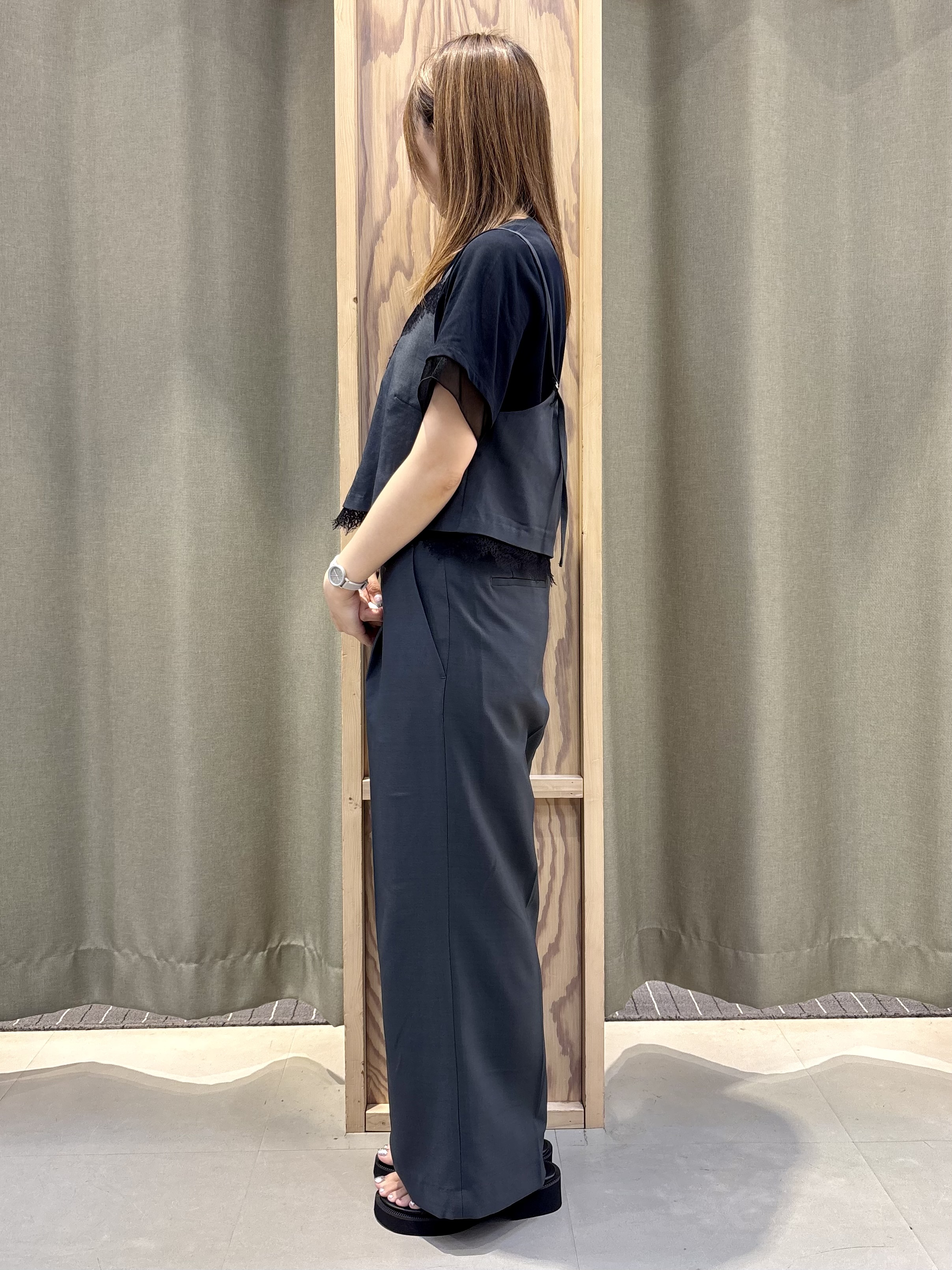 HaNeさんの「THE SHOP TK｜【セットアップ可】麻調 レース切り替えキャミ」を使ったコーディネート