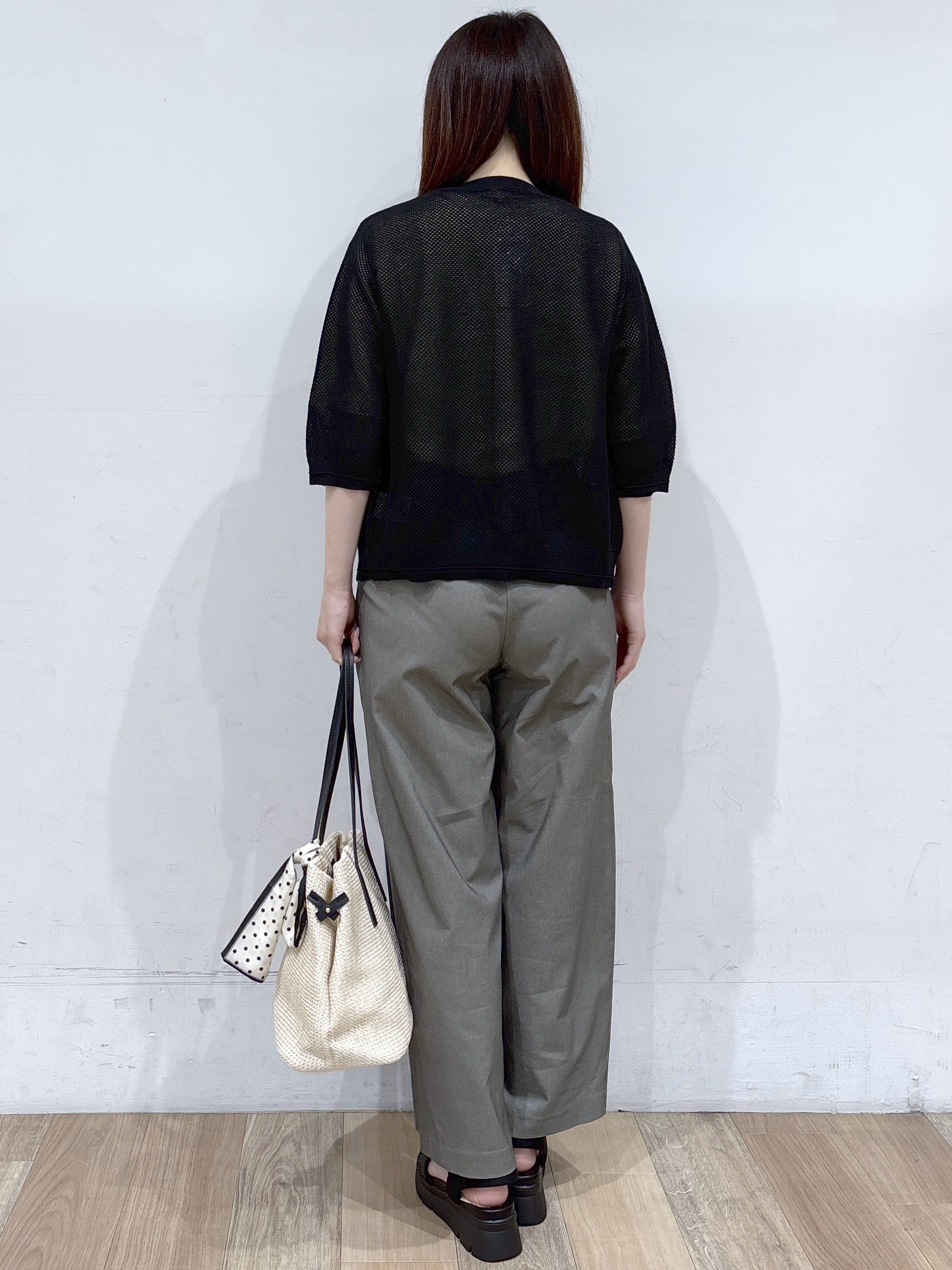 るーさんの「grove｜【貴島明日香さん着用・洗える】透けない、大人のメッシュカーディガン」を使ったコーディネート