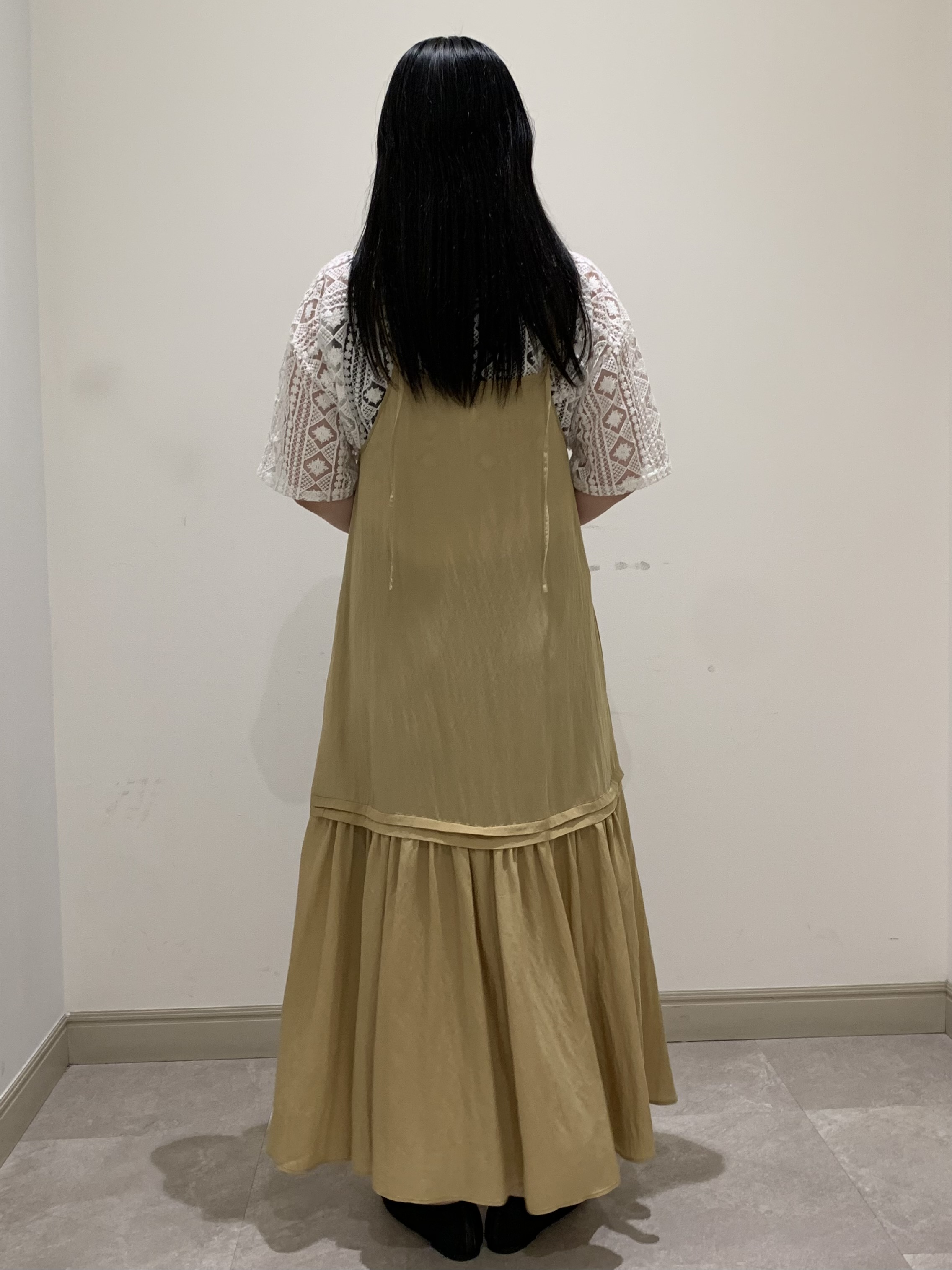 SAKAIさんの「DRESSTERIOR｜【着映え/ハーフ袖】ウォッシャブルレース クロップドシャツ」を使ったコーディネート