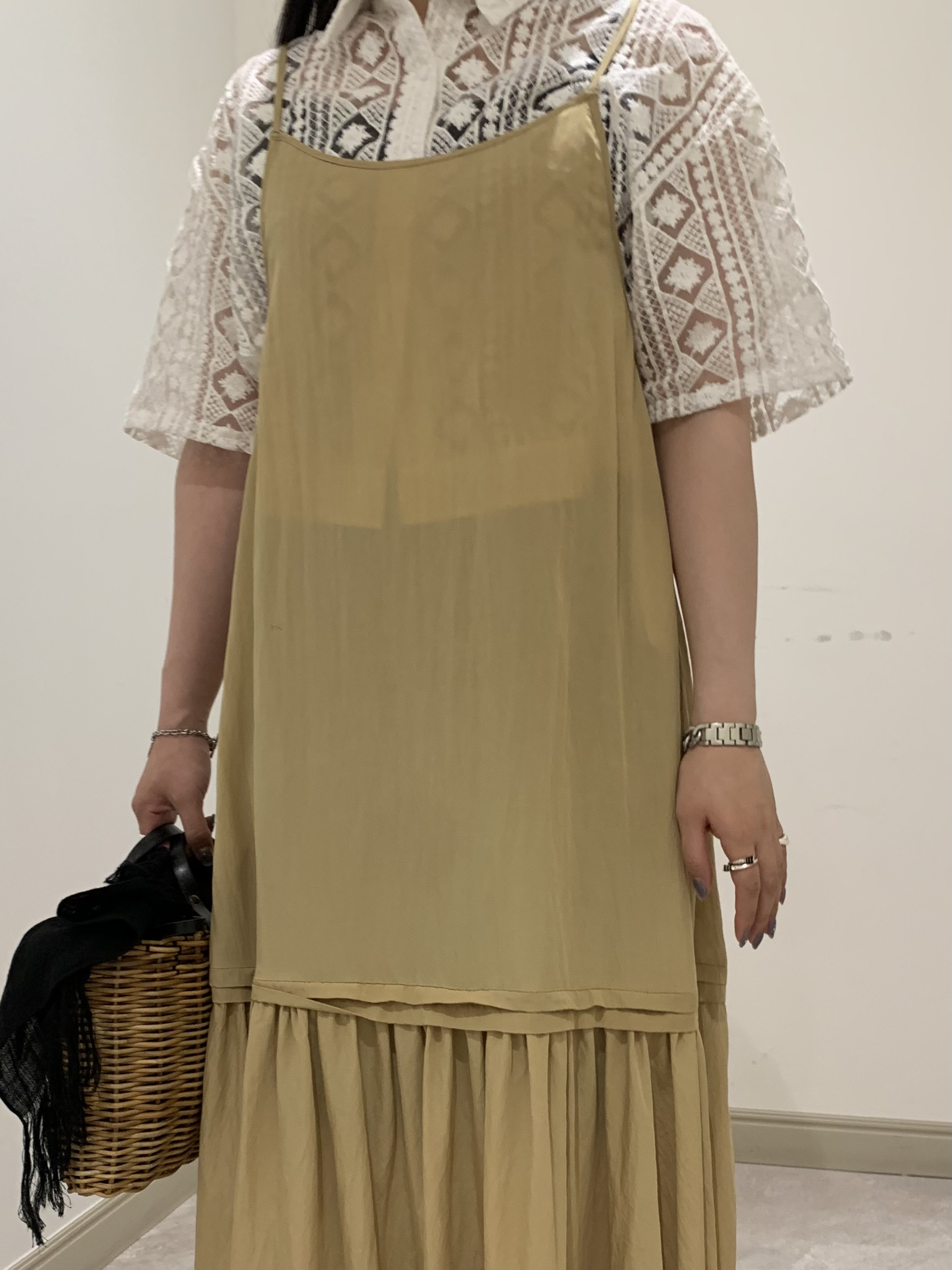 SAKAIさんの「DRESSTERIOR｜【着映え/ハーフ袖】ウォッシャブルレース クロップドシャツ」を使ったコーディネート