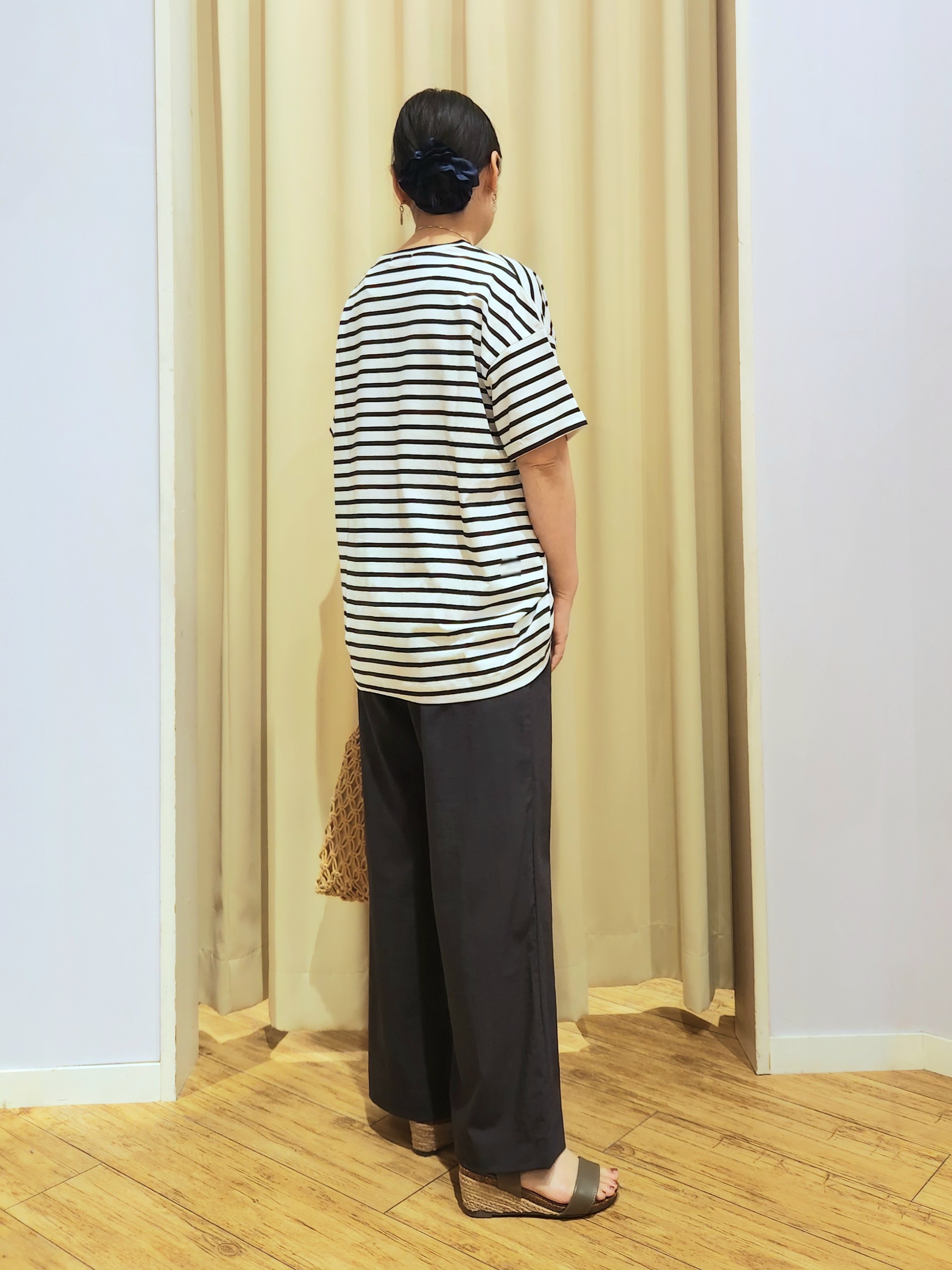 くまさんの「SHOO･LA･RUE｜【ひんやり/S-LL】インせず決まる フロントタックデザインTシャツ」を使ったコーディネート