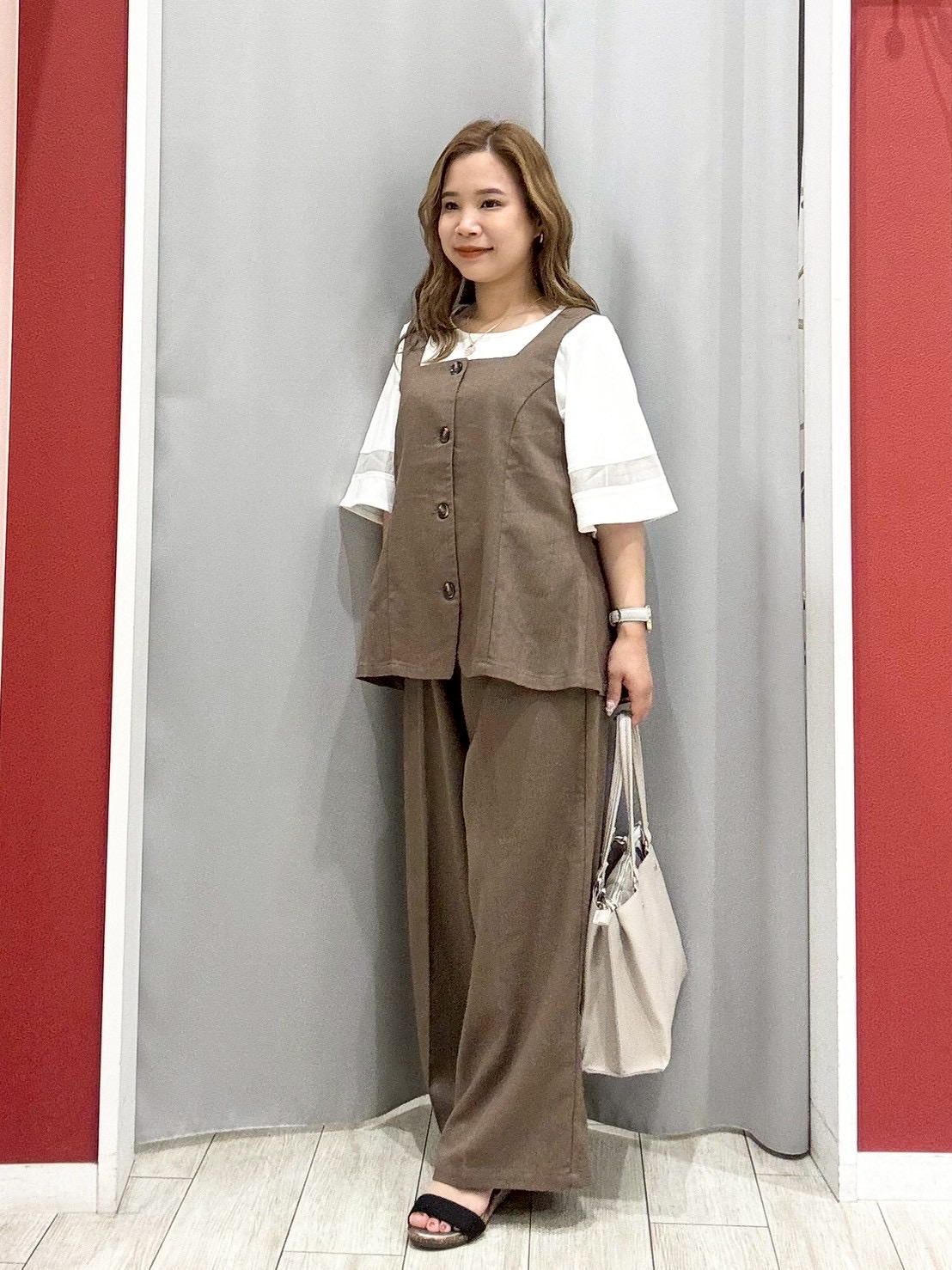 shioさんの「SHOO･LA･RUE｜【2点セット/S-LL】迷わず着られる 麻調ビスチェ＋ワイドパンツセット」を使ったコーディネート