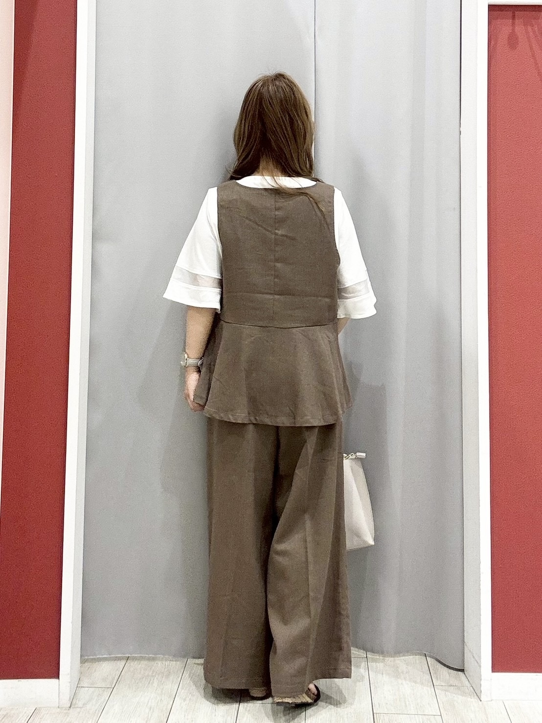 shioさんの「SHOO･LA･RUE｜【2点セット/S-LL】迷わず着られる 麻調ビスチェ＋ワイドパンツセット」を使ったコーディネート