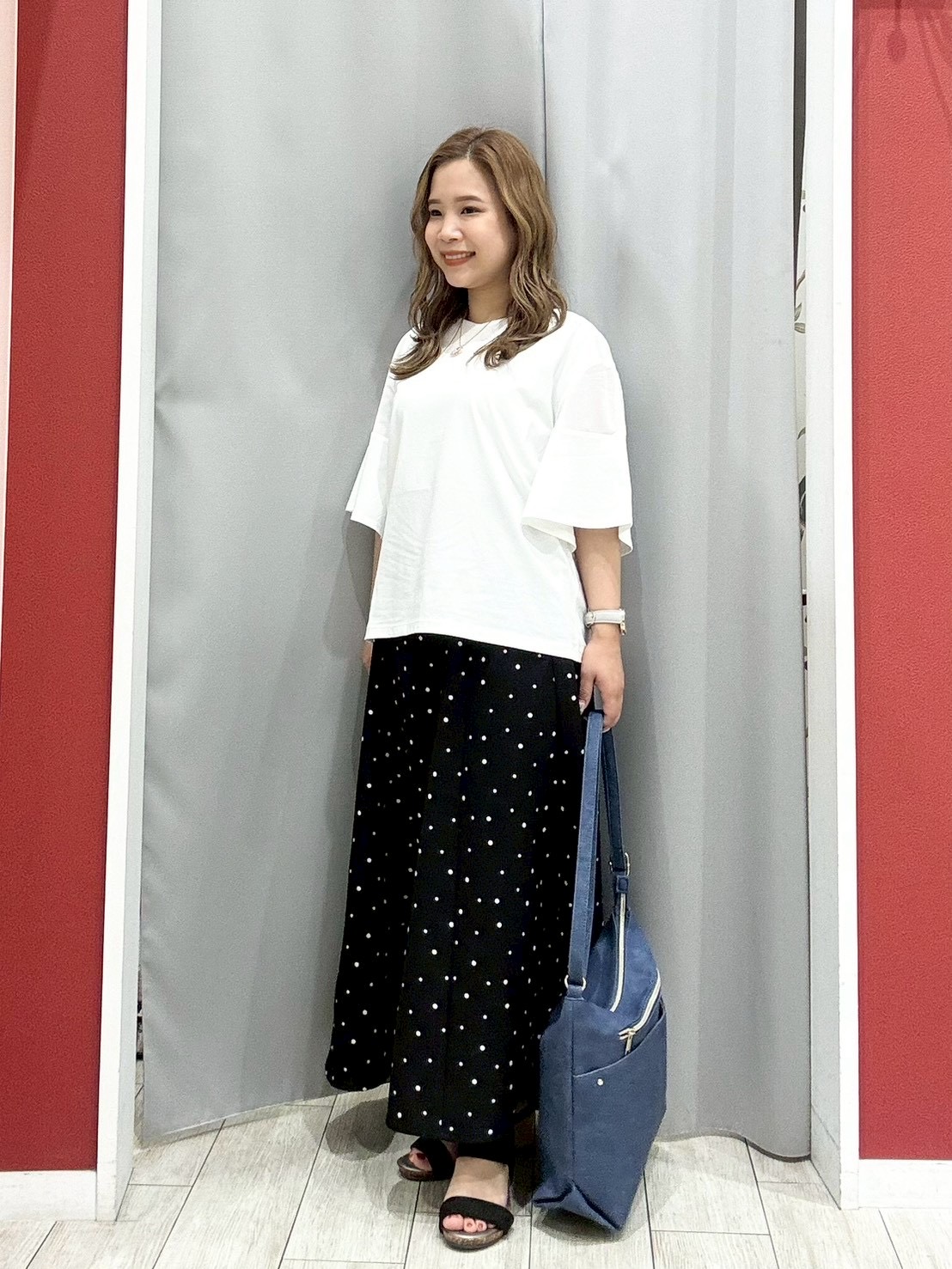 shioさんの「SHOO･LA･RUE｜【ひんやり/S-LL/体型カバー】フレアスリーブで二の腕を自然にカバー 浅VネックTシャツ」を使ったコーディネート