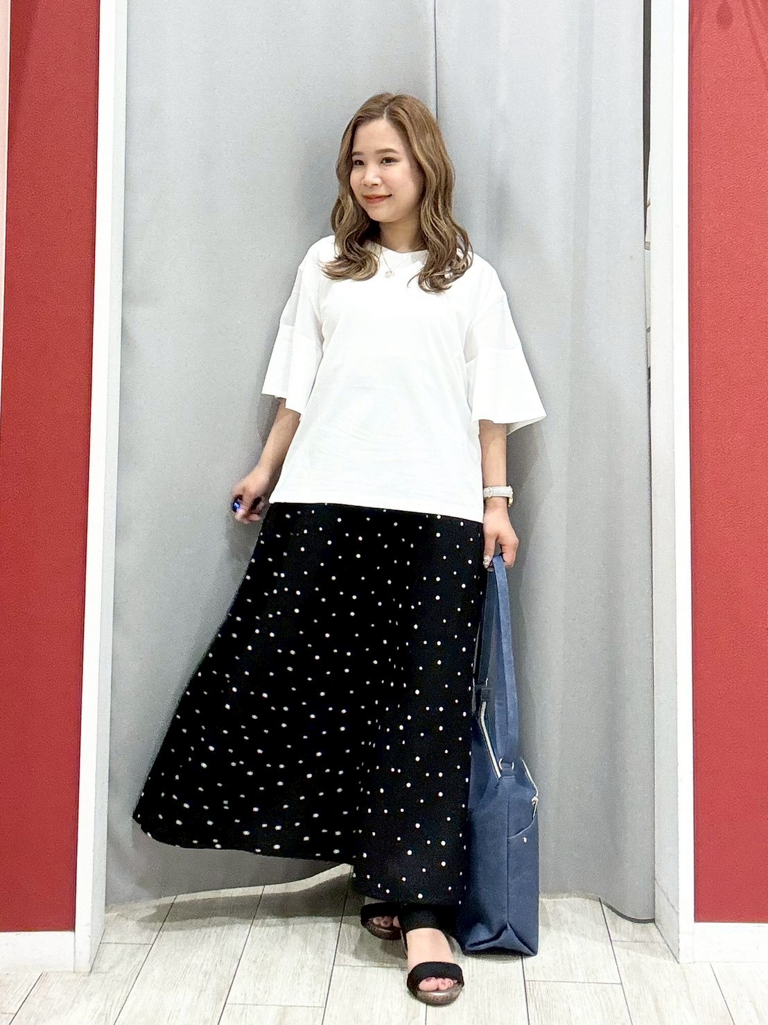 shioさんの「SHOO･LA･RUE｜【ひんやり/S-LL/体型カバー】フレアスリーブで二の腕を自然にカバー 浅VネックTシャツ」を使ったコーディネート