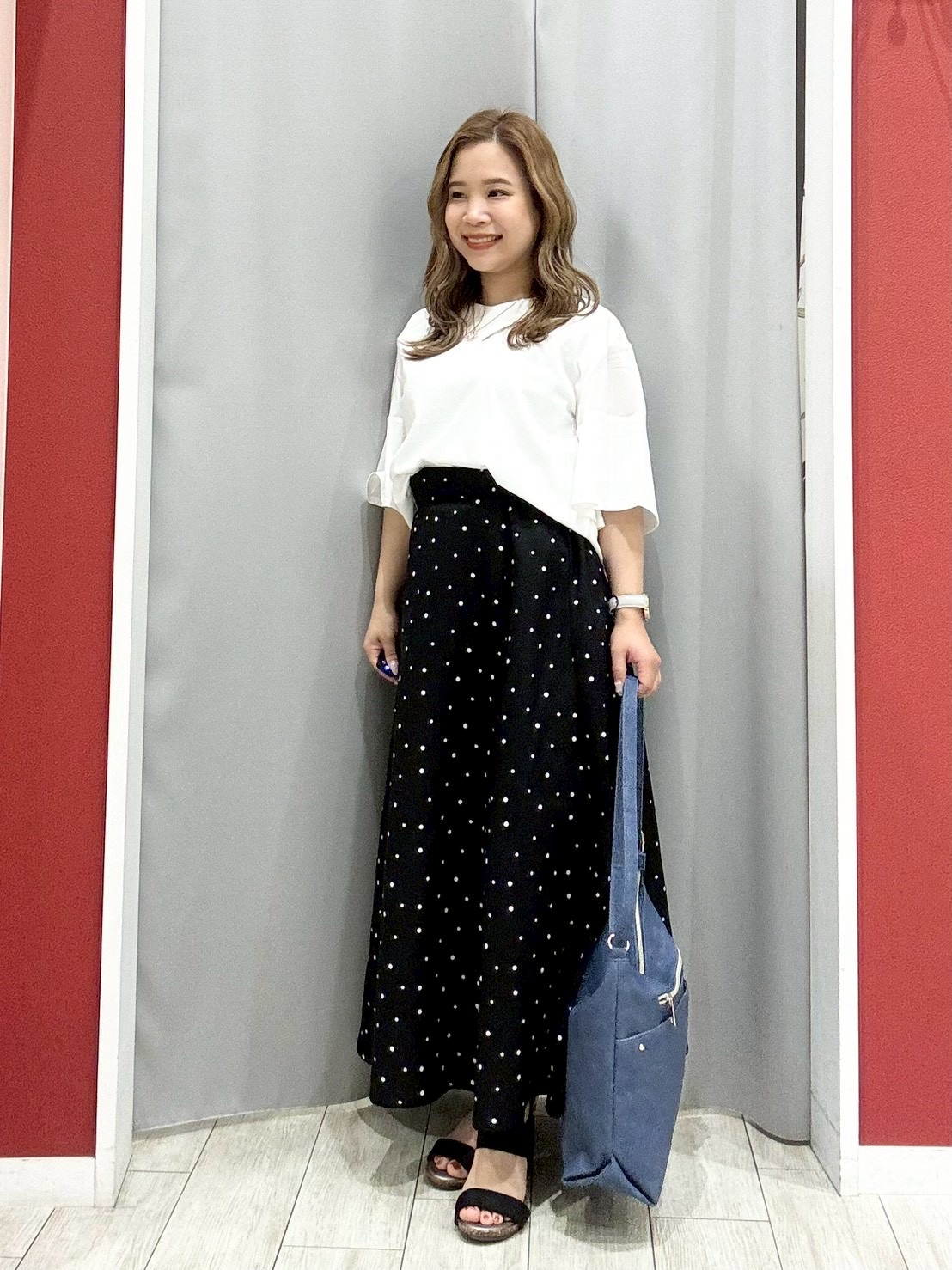 shioさんの「SHOO･LA･RUE｜【ひんやり/S-LL/体型カバー】フレアスリーブで二の腕を自然にカバー 浅VネックTシャツ」を使ったコーディネート
