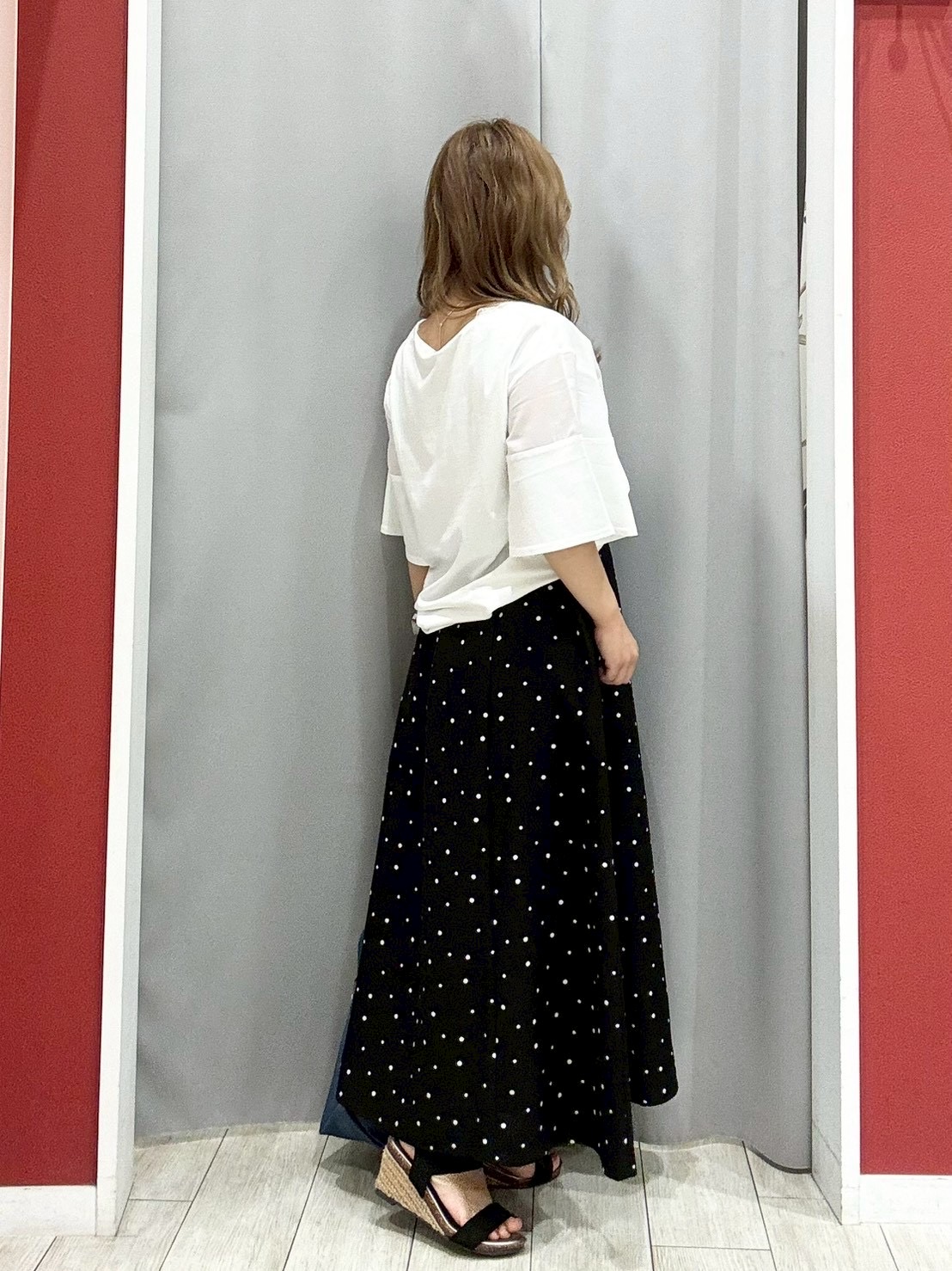 shioさんの「SHOO･LA･RUE｜【ひんやり/S-LL/体型カバー】フレアスリーブで二の腕を自然にカバー 浅VネックTシャツ」を使ったコーディネート