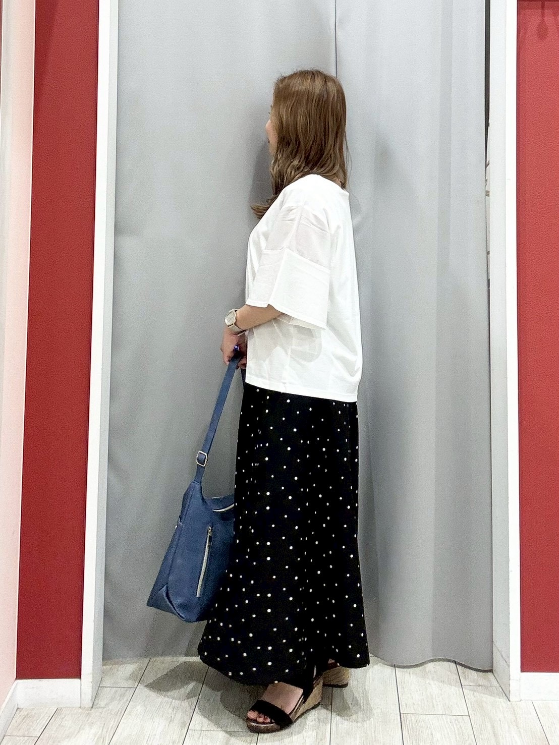 shioさんの「SHOO･LA･RUE｜【ひんやり/S-LL/体型カバー】フレアスリーブで二の腕を自然にカバー 浅VネックTシャツ」を使ったコーディネート