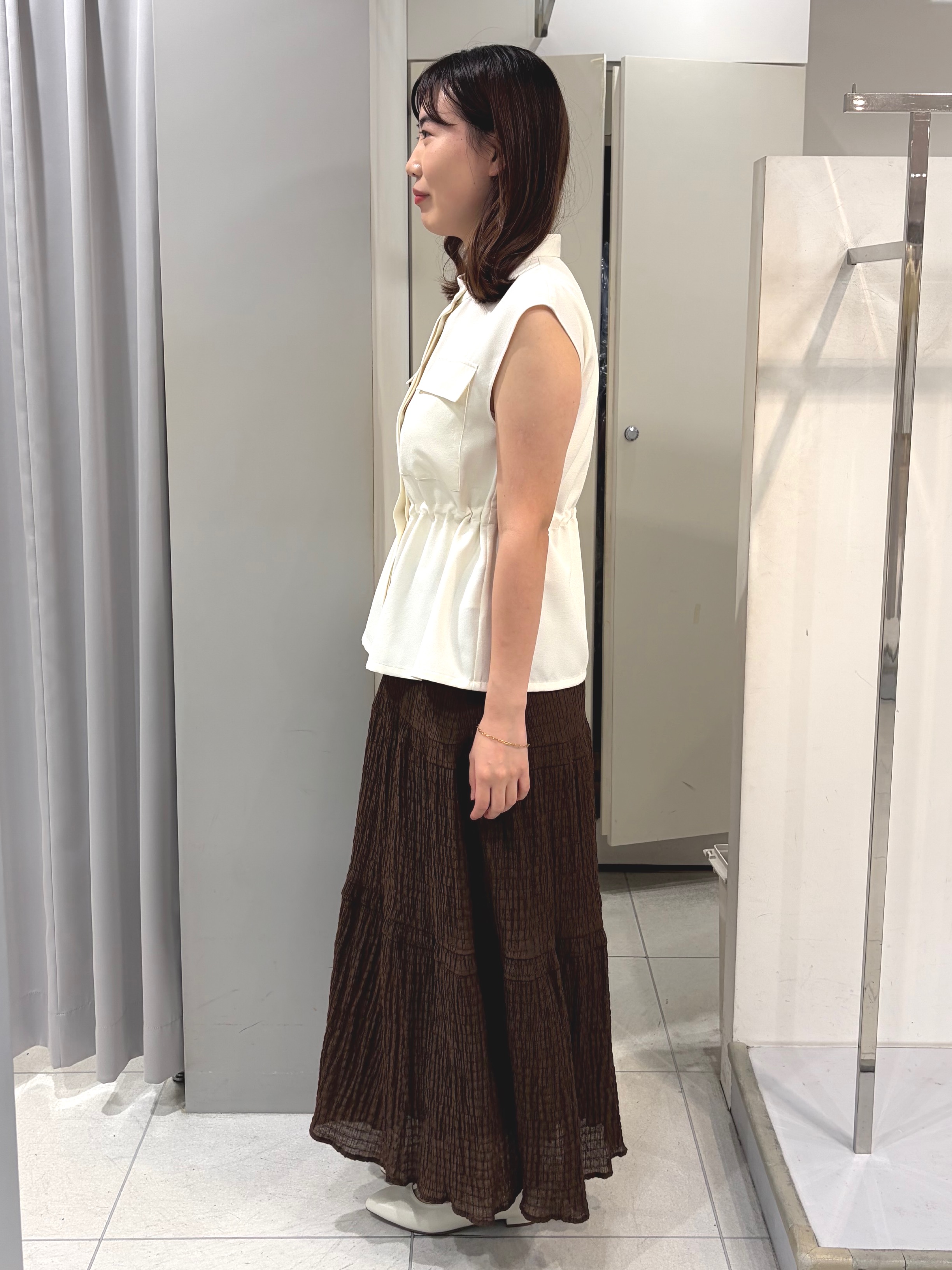 AZUSAさんの「Reflect｜リネンライクスタンドネックジレ」を使ったコーディネート