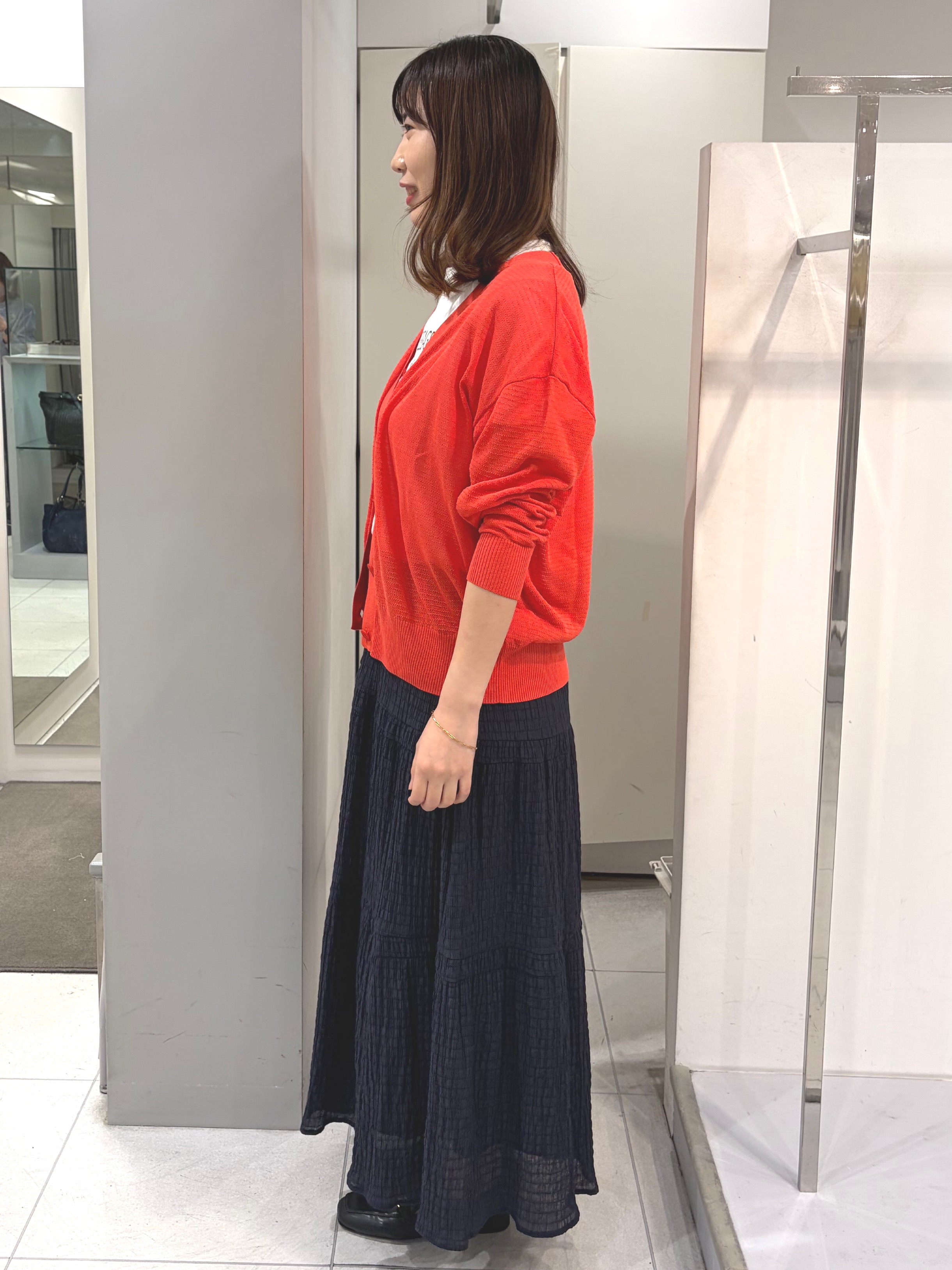 AZUSAさんの「Reflect｜オフボディVネックニットカーディガン」を使ったコーディネート