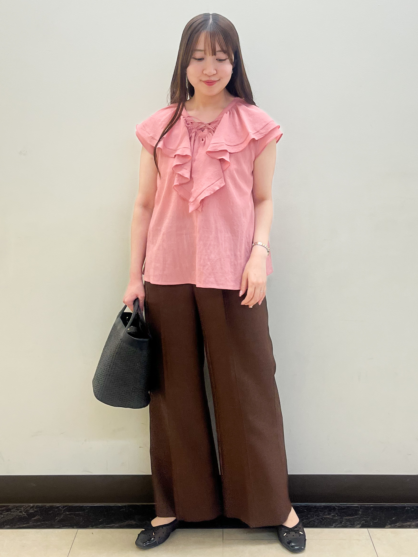 mikikoさんの「Reflect｜【通気性あり／涼しい／マシンウォッシャブル】フリルブラウス」を使ったコーディネート