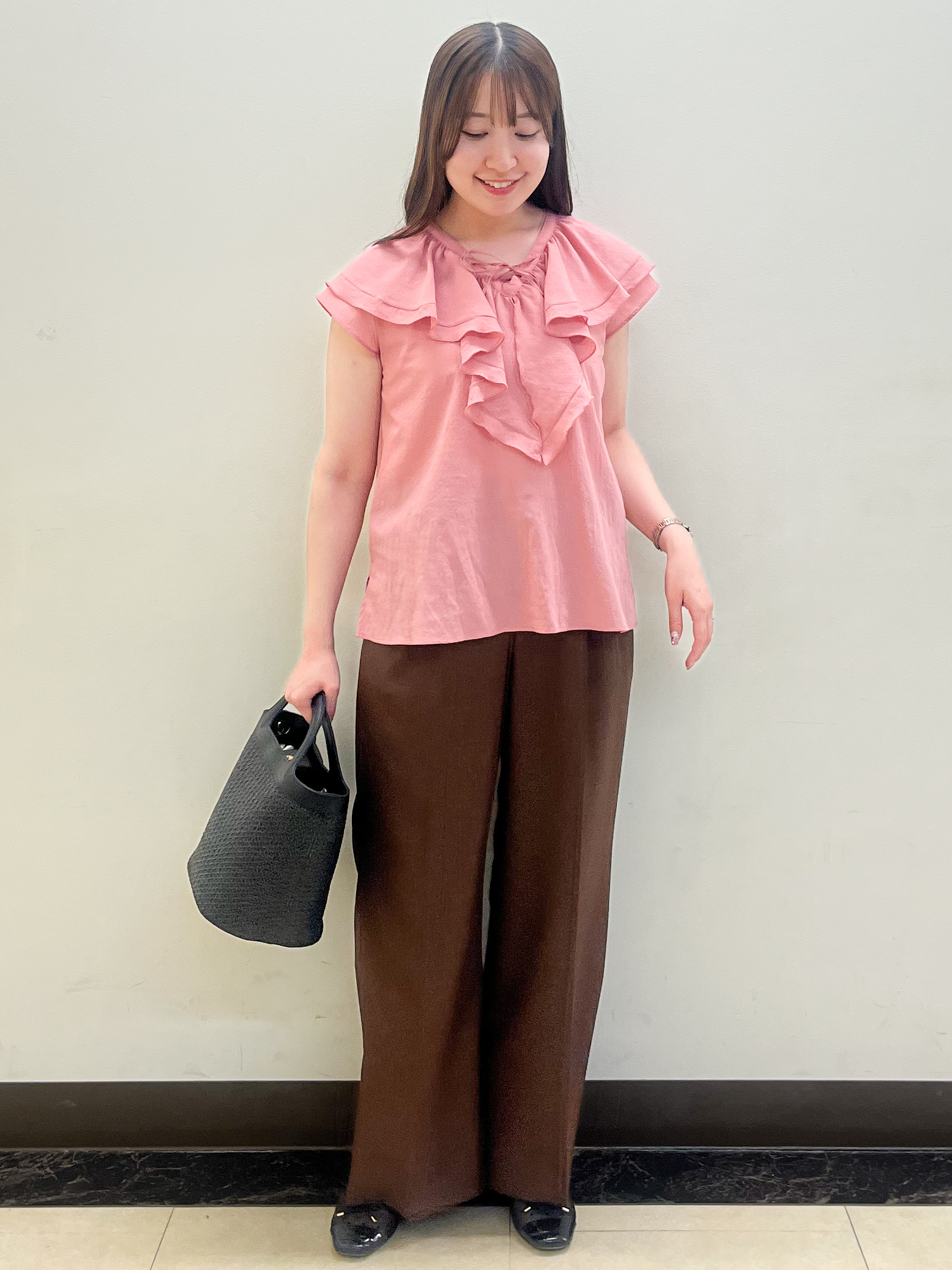 mikikoさんの「Reflect｜【通気性あり／涼しい／マシンウォッシャブル】フリルブラウス」を使ったコーディネート