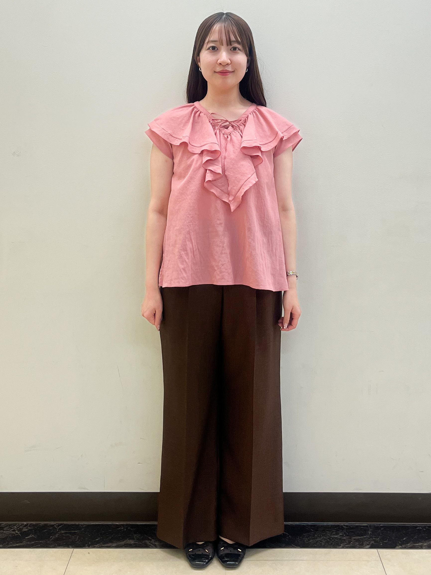 mikikoさんの「Reflect｜【通気性あり／涼しい／マシンウォッシャブル】フリルブラウス」を使ったコーディネート