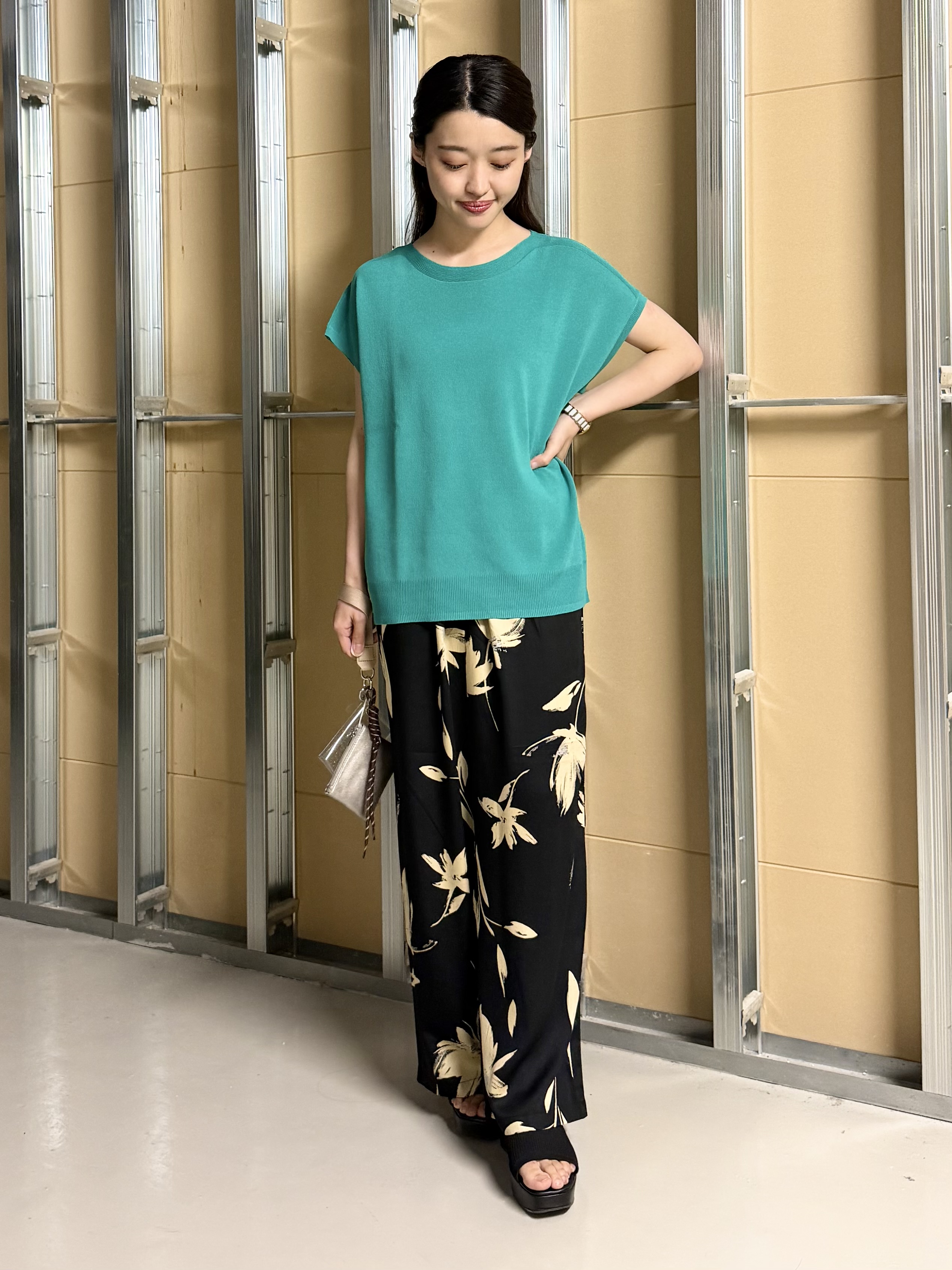 sahoさんの「THE SHOP TK｜【S-XL/ひんやりタッチ】多機能フレンチスリーブニット 洗濯機OK/UVケア/毛玉になりにくい」を使ったコーディネート