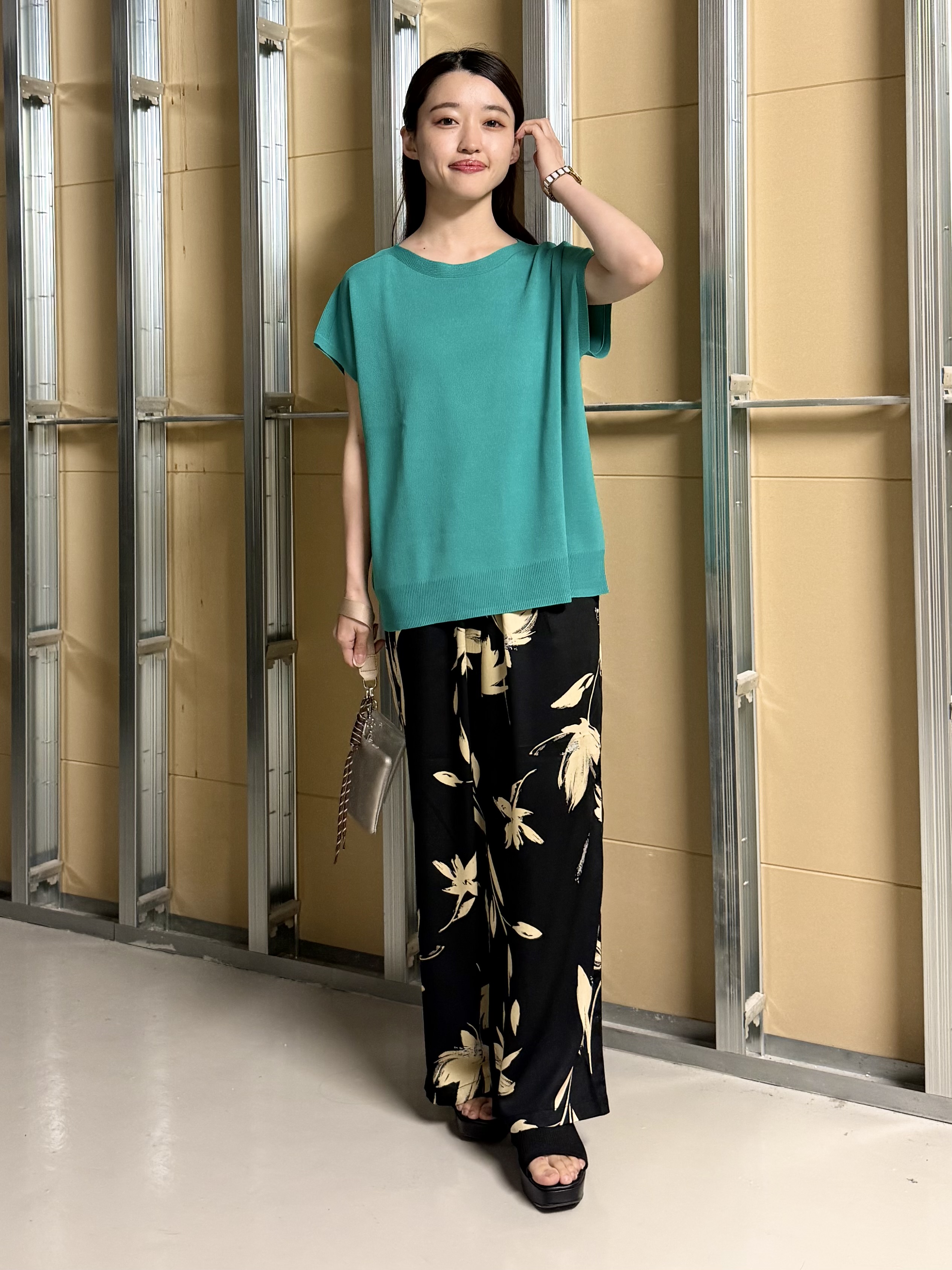 sahoさんの「THE SHOP TK｜【S-XL/ひんやりタッチ】多機能フレンチスリーブニット 洗濯機OK/UVケア/毛玉になりにくい」を使ったコーディネート