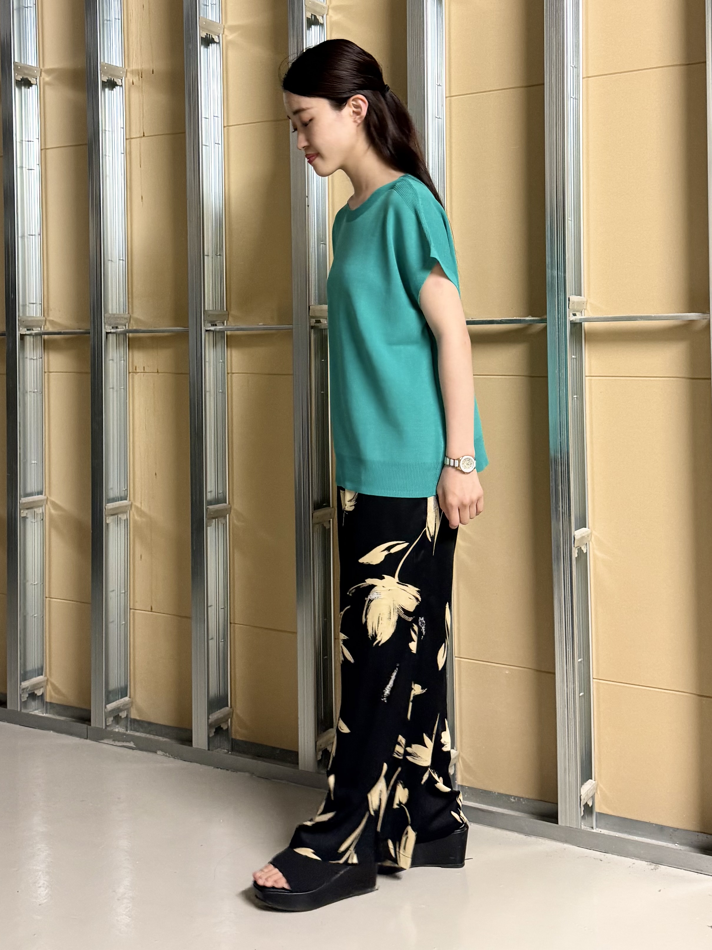 sahoさんの「THE SHOP TK｜【S-XL/ひんやりタッチ】多機能フレンチスリーブニット 洗濯機OK/UVケア/毛玉になりにくい」を使ったコーディネート