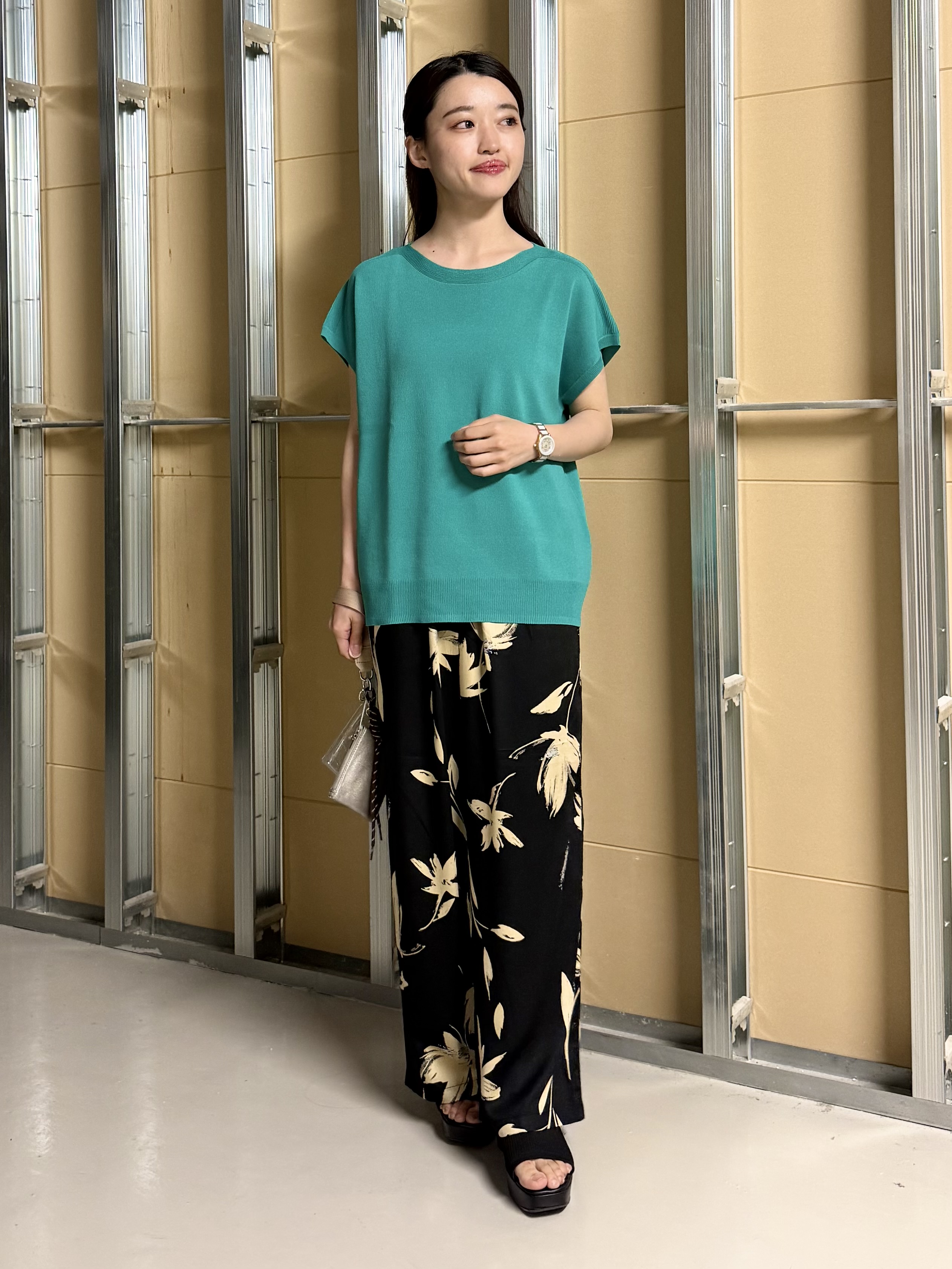 sahoさんの「THE SHOP TK｜【S-XL/ひんやりタッチ】多機能フレンチスリーブニット 洗濯機OK/UVケア/毛玉になりにくい」を使ったコーディネート