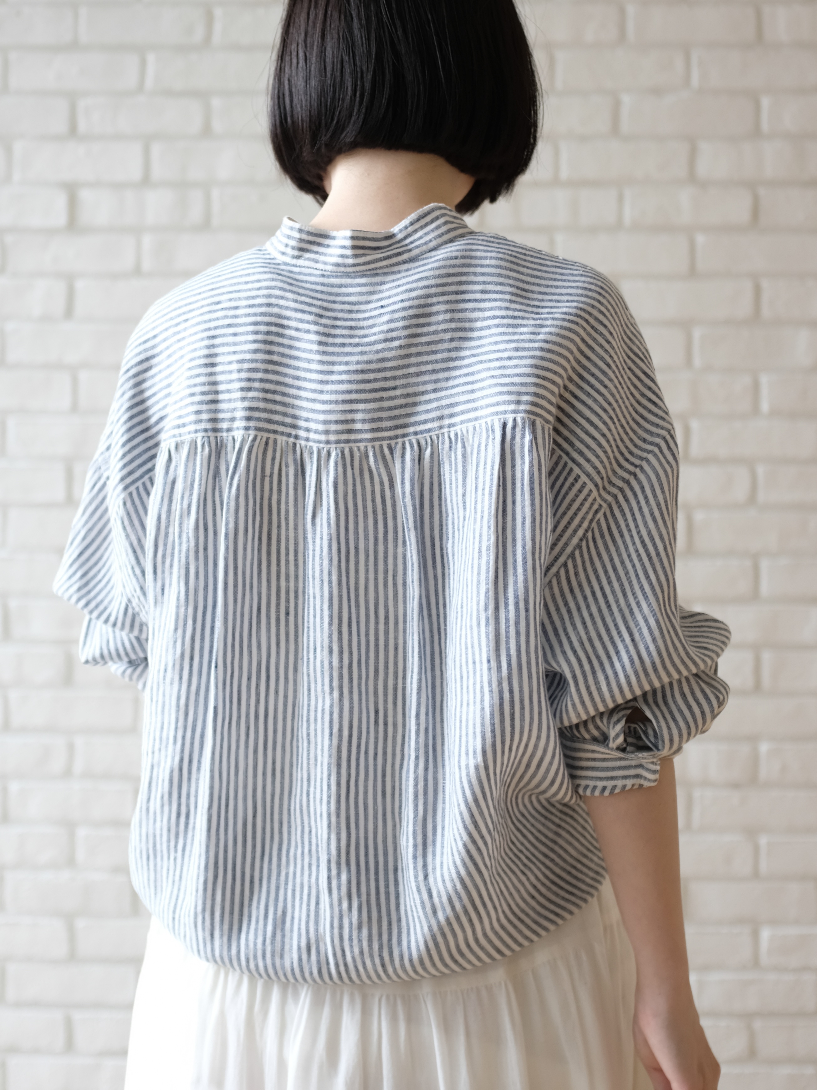 Kishimotoさんの「DRESSTERIOR｜【2WAY/羽織にも】ウォッシャブルリネン ドロストシャツ」を使ったコーディネート