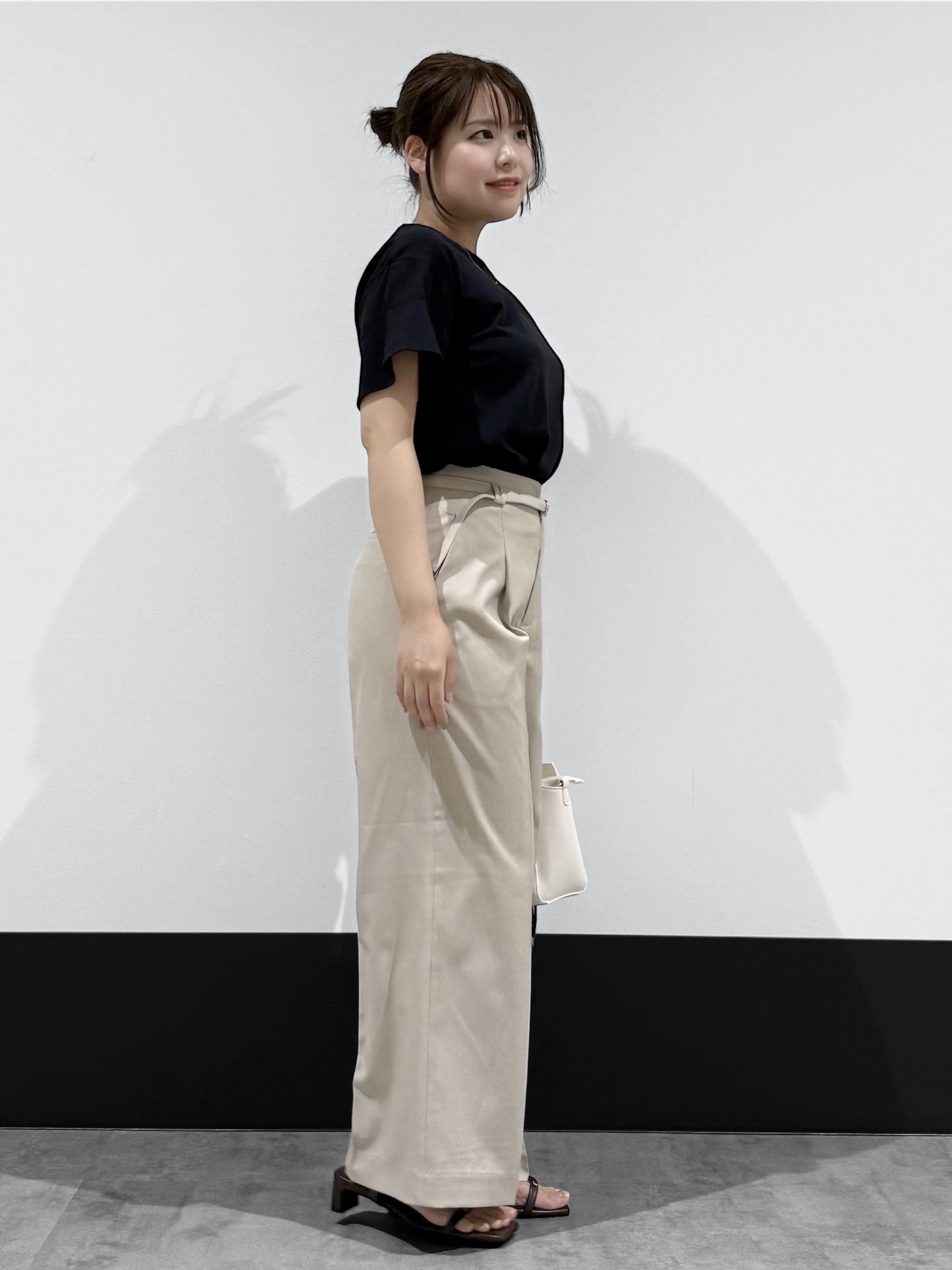 macchaさんの「THE SHOP TK｜【ひんやりさらさら】軽やかに揺れる シアーフレアスリーブTシャツ」を使ったコーディネート