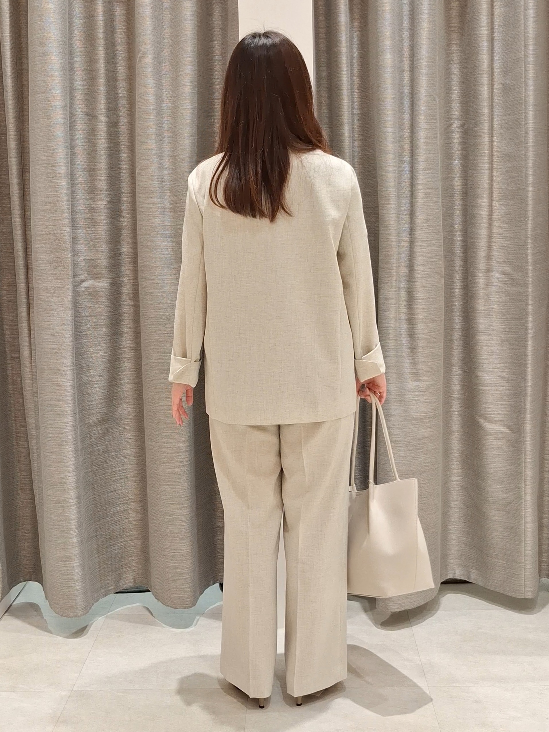 YuKaRiさんの「UNTITLED｜【さらりと快適/セットアップ可/UV/接触冷感】スラブカラーレスジャケット」を使ったコーディネート