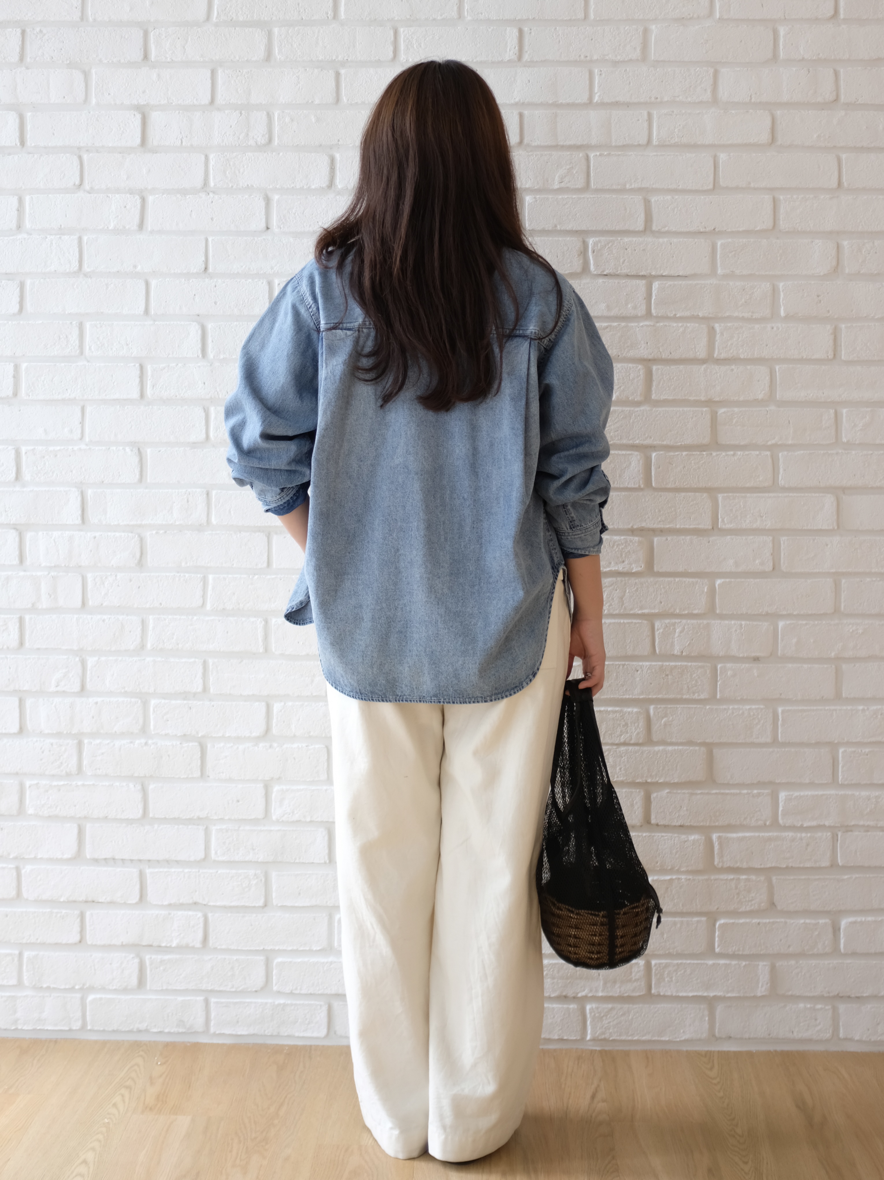 NAさんの「DRESSTERIOR｜【ウォッシャブル/羽織りにも】ライトオンスデニムシャツ」を使ったコーディネート